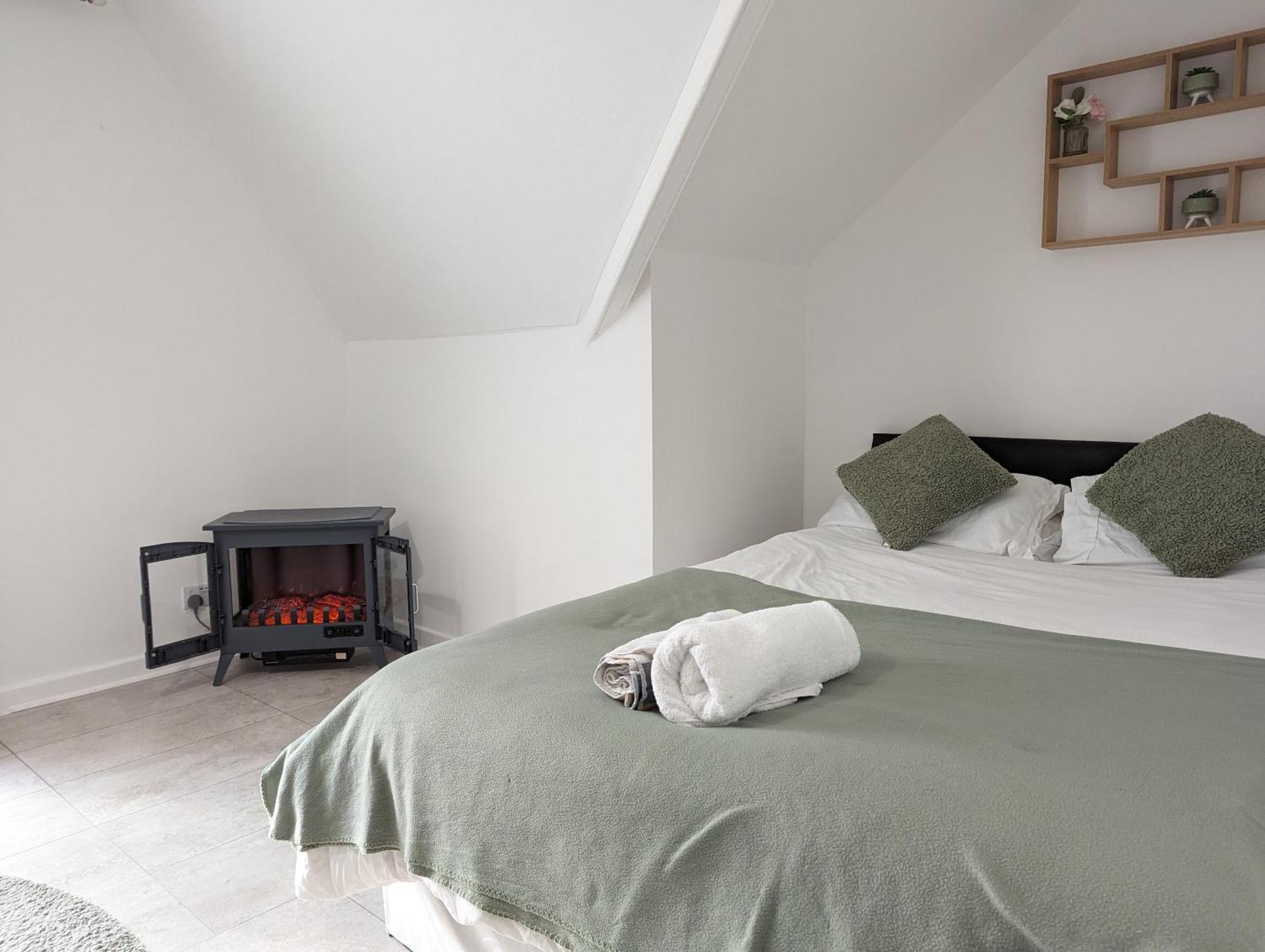 Apartment Inner-city - Basic Amenites Cardiff