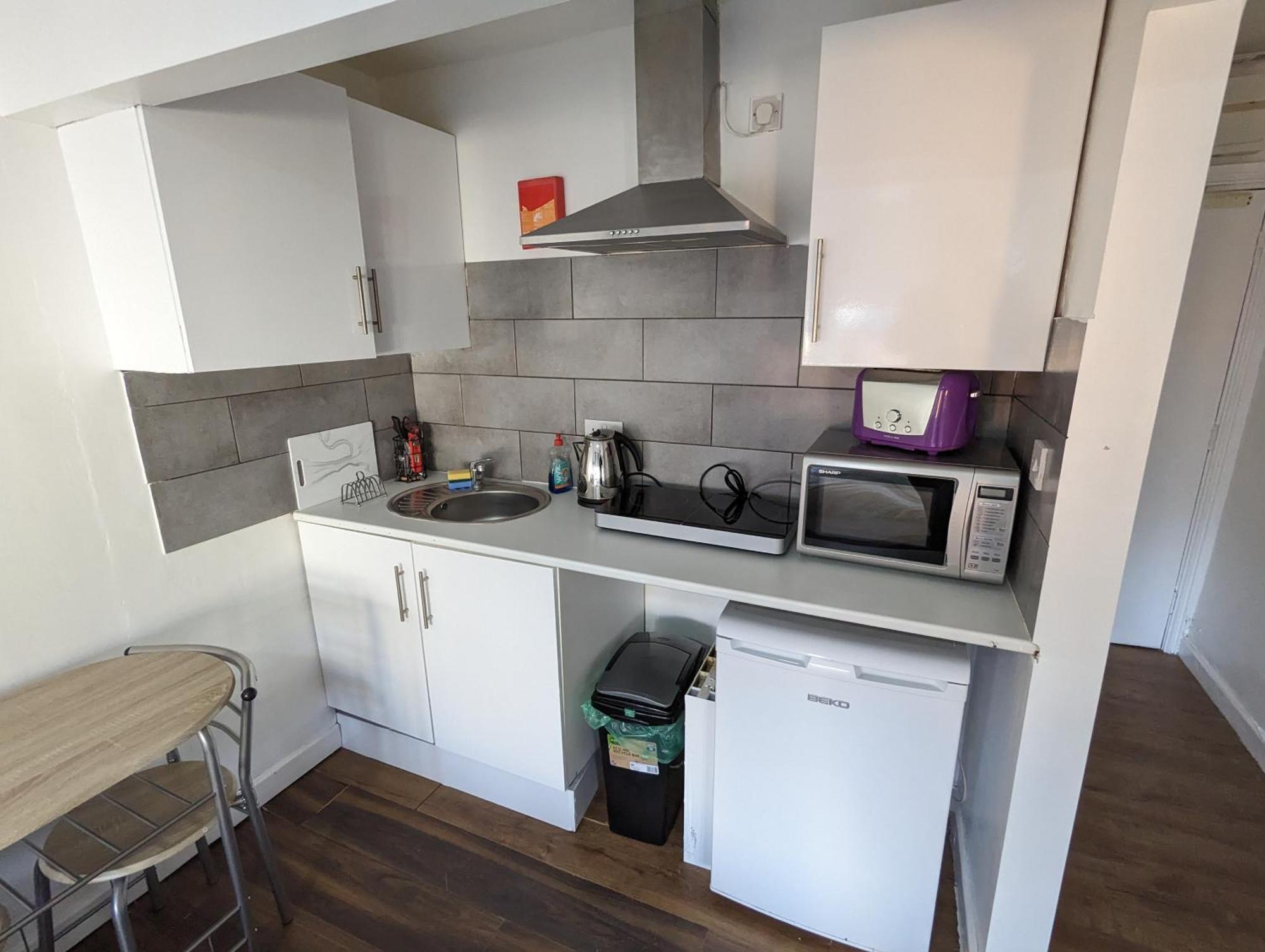 Apartment Inner-city - Basic Amenites *