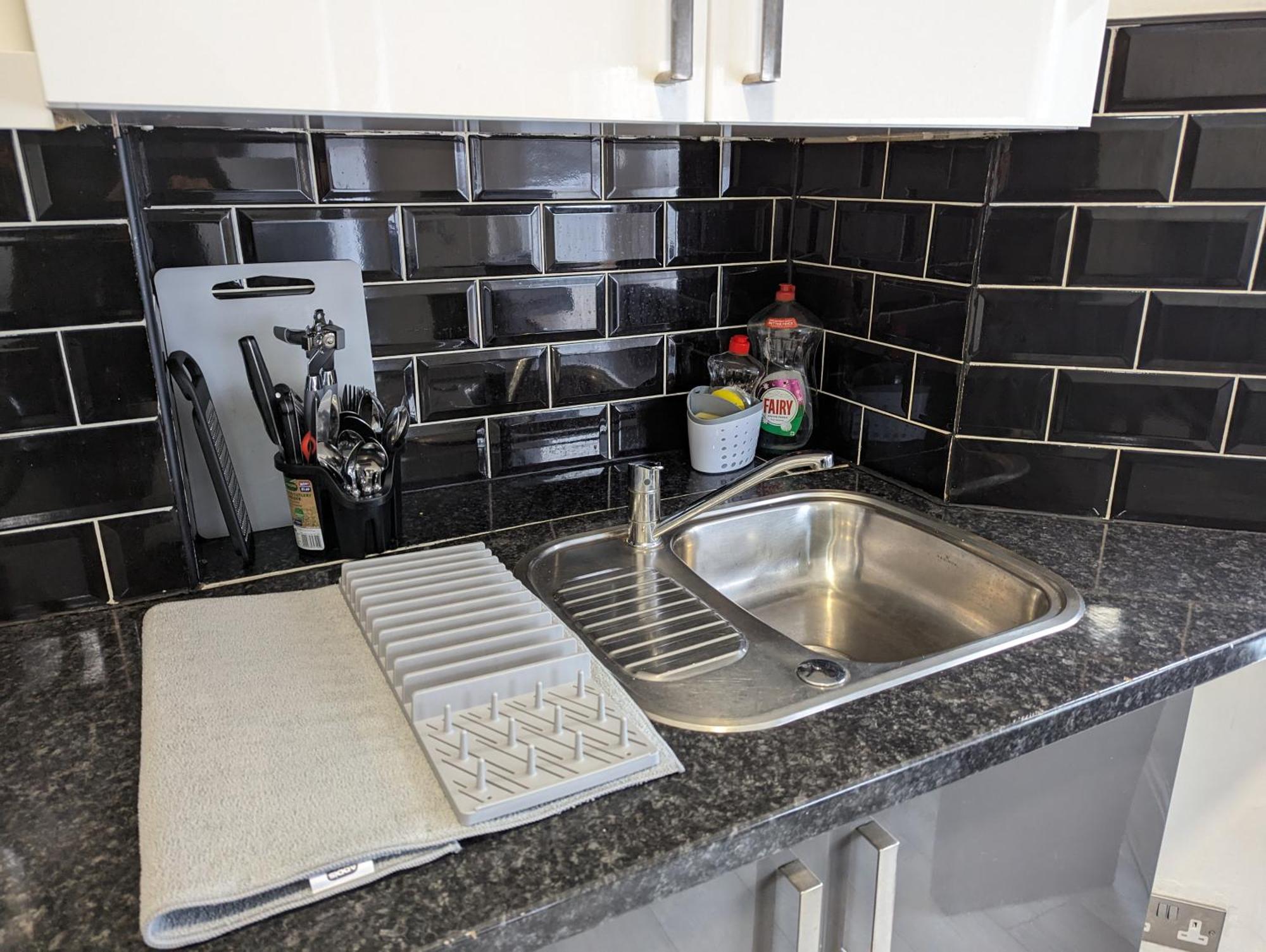 Apartment Inner-city - Basic Amenites Cardiff
