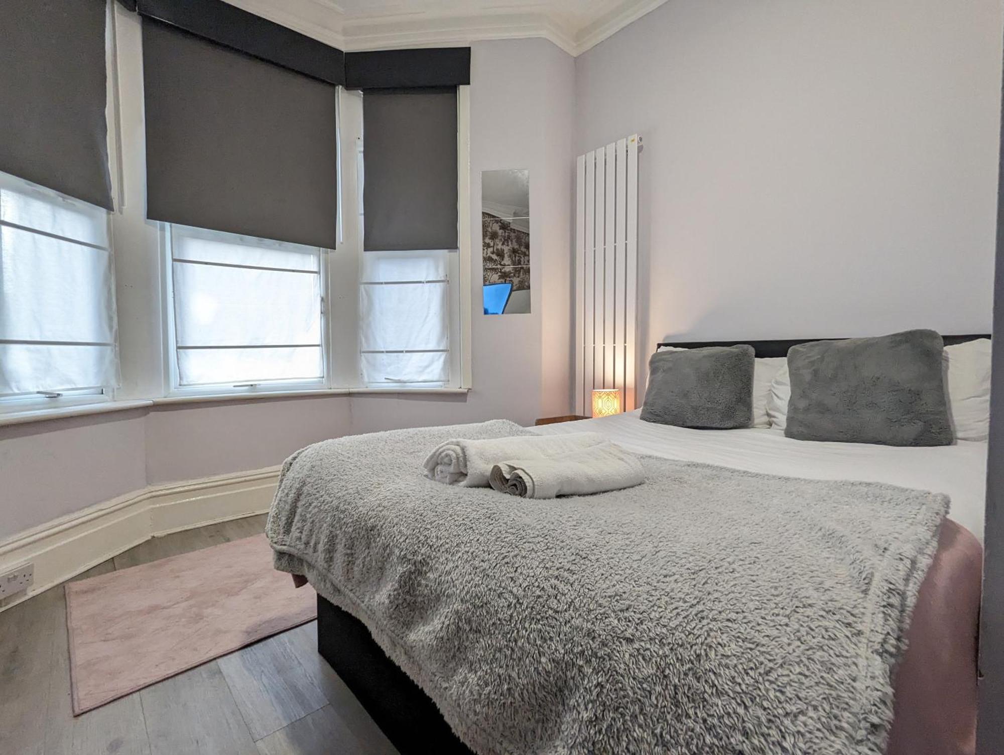 Inner-city - Basic Amenites Apartment Cardiff