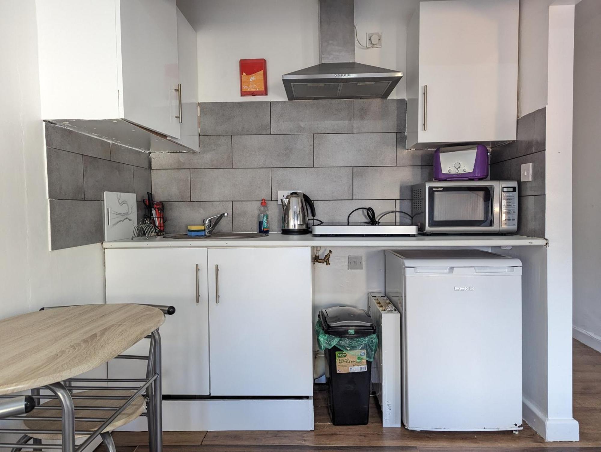 Inner-city - Basic Amenites Apartment *