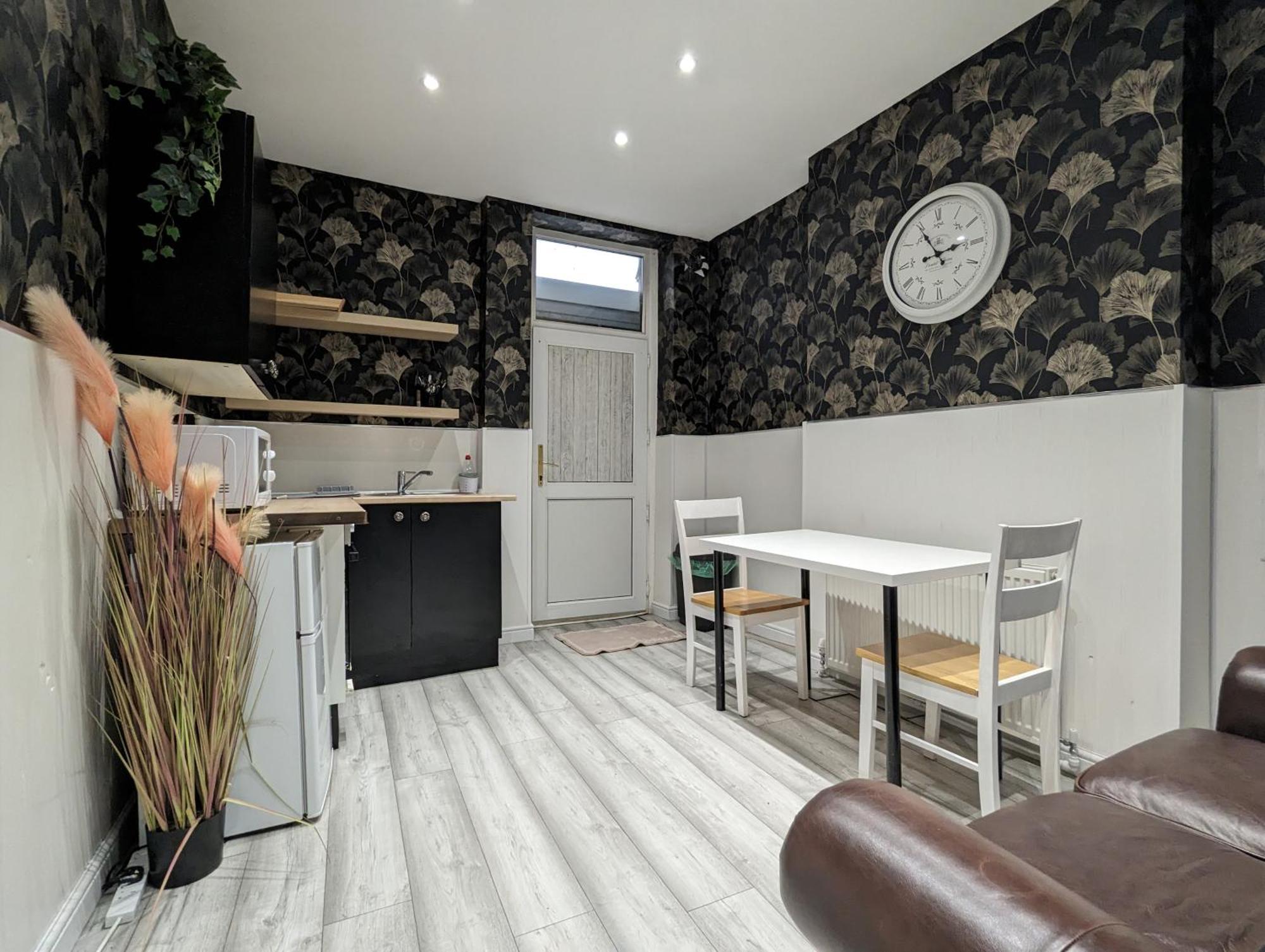 Apartment Inner-city - Basic Amenites *