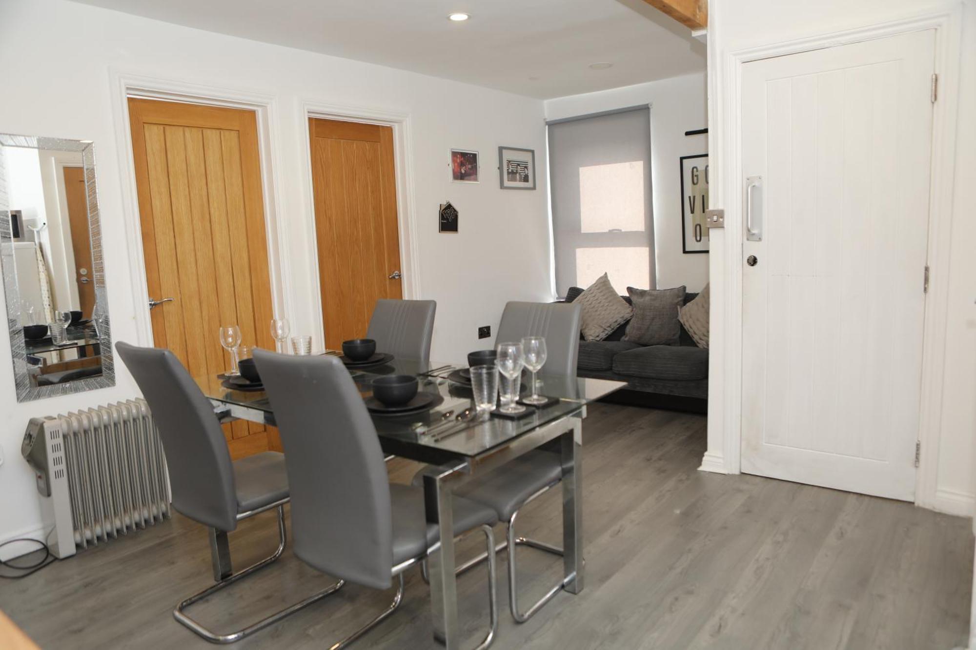 Apartment 2-bed With Rooftop Garden In Prime Location *