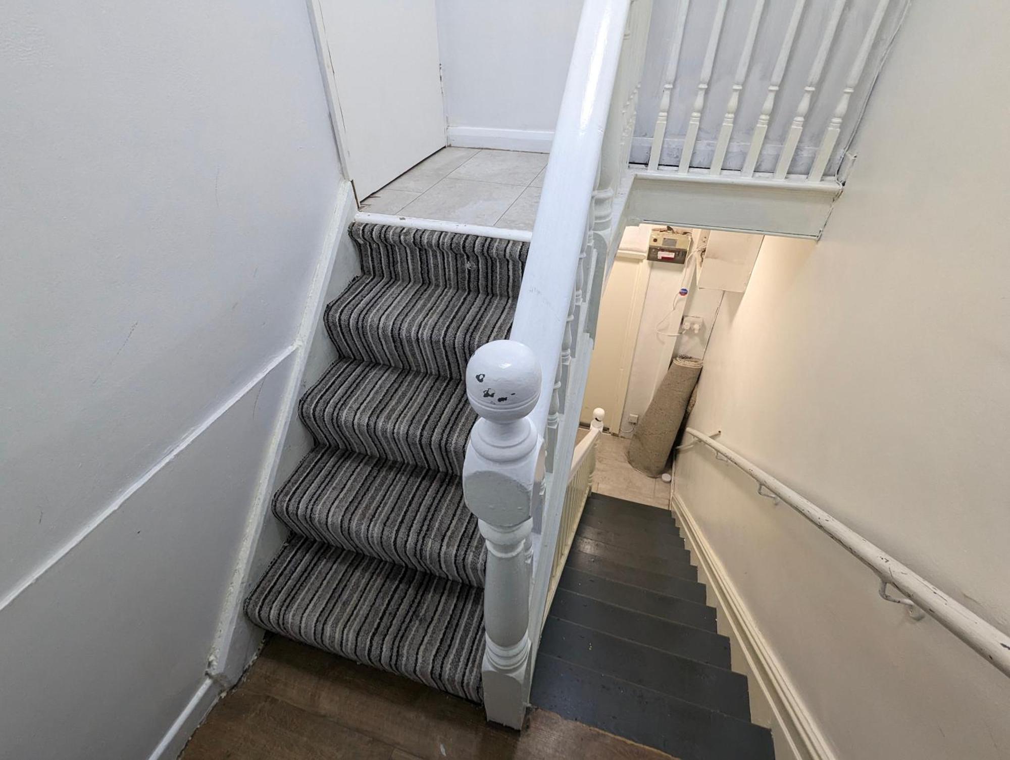 Apartment Inner-city - Basic Amenites Cardiff