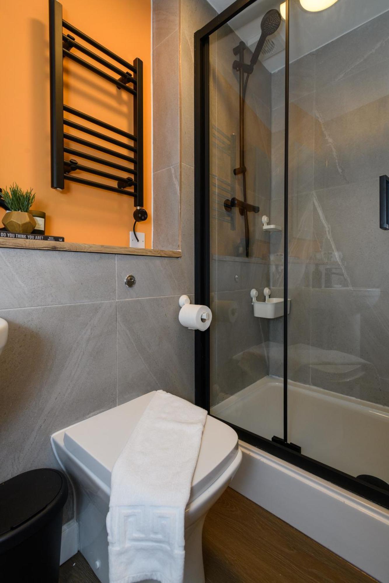 Gad By Koya Homes - 2 Ensuite Bedroom Apartment, Centre, Free Parking Apartment