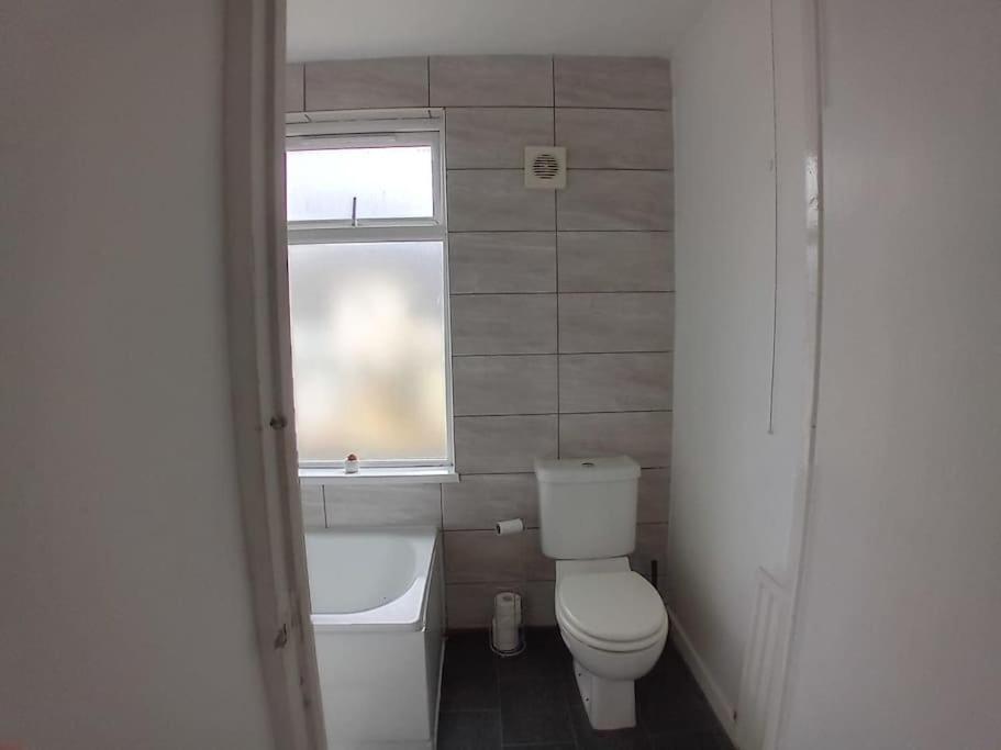 Large Family Location 3 Double Bedrooms And 1 Single Bedroom