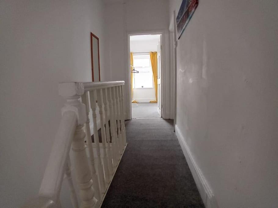 Large Family Location 3 Double Bedrooms And 1 Single Bedroom Holiday home Cardiff