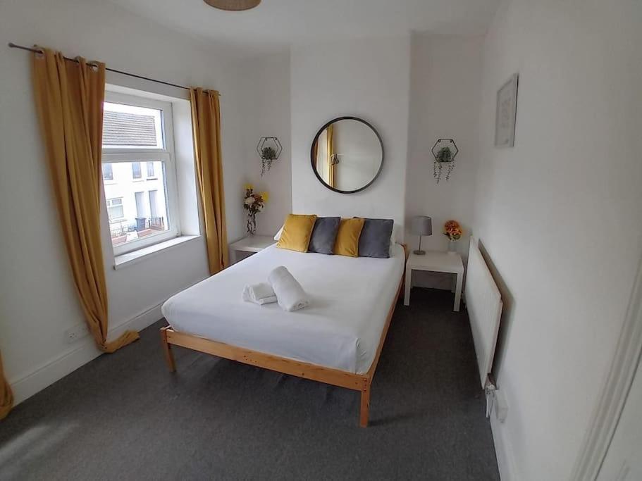 Large Family Location 3 Double Bedrooms And 1 Single Bedroom Cardiff