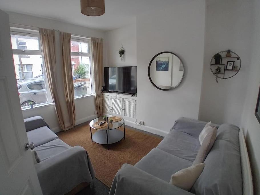 Large Family Location 3 Double Bedrooms And 1 Single Bedroom *