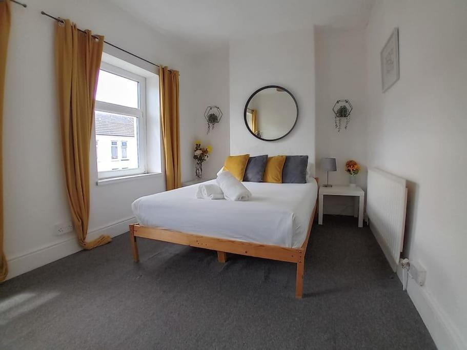 Large Family Location 3 Double Bedrooms And 1 Single Bedroom Cardiff