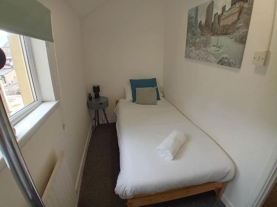 Large Family Location 3 Double Bedrooms And 1 Single Bedroom * Cardiff