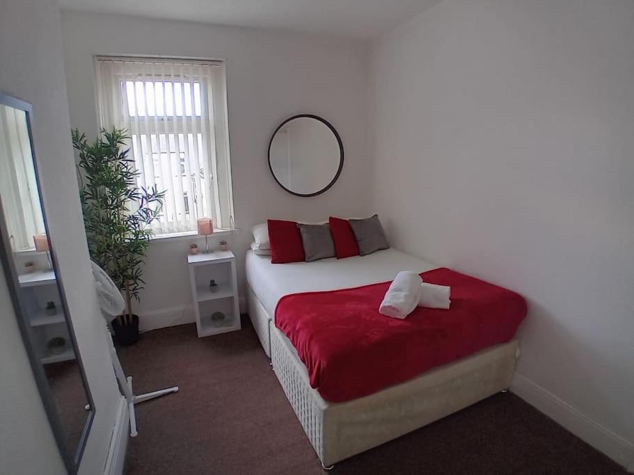 Large Family Location 3 Double Bedrooms And 1 Single Bedroom * Cardiff