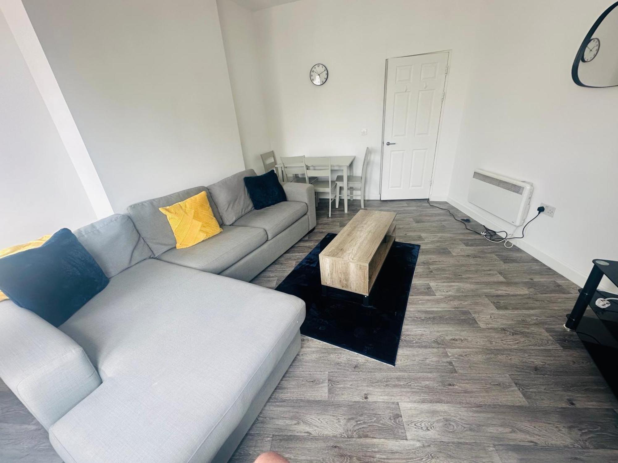Apartment Flat 3 Mins To Centre Sleeps Up To 6 Cardiff