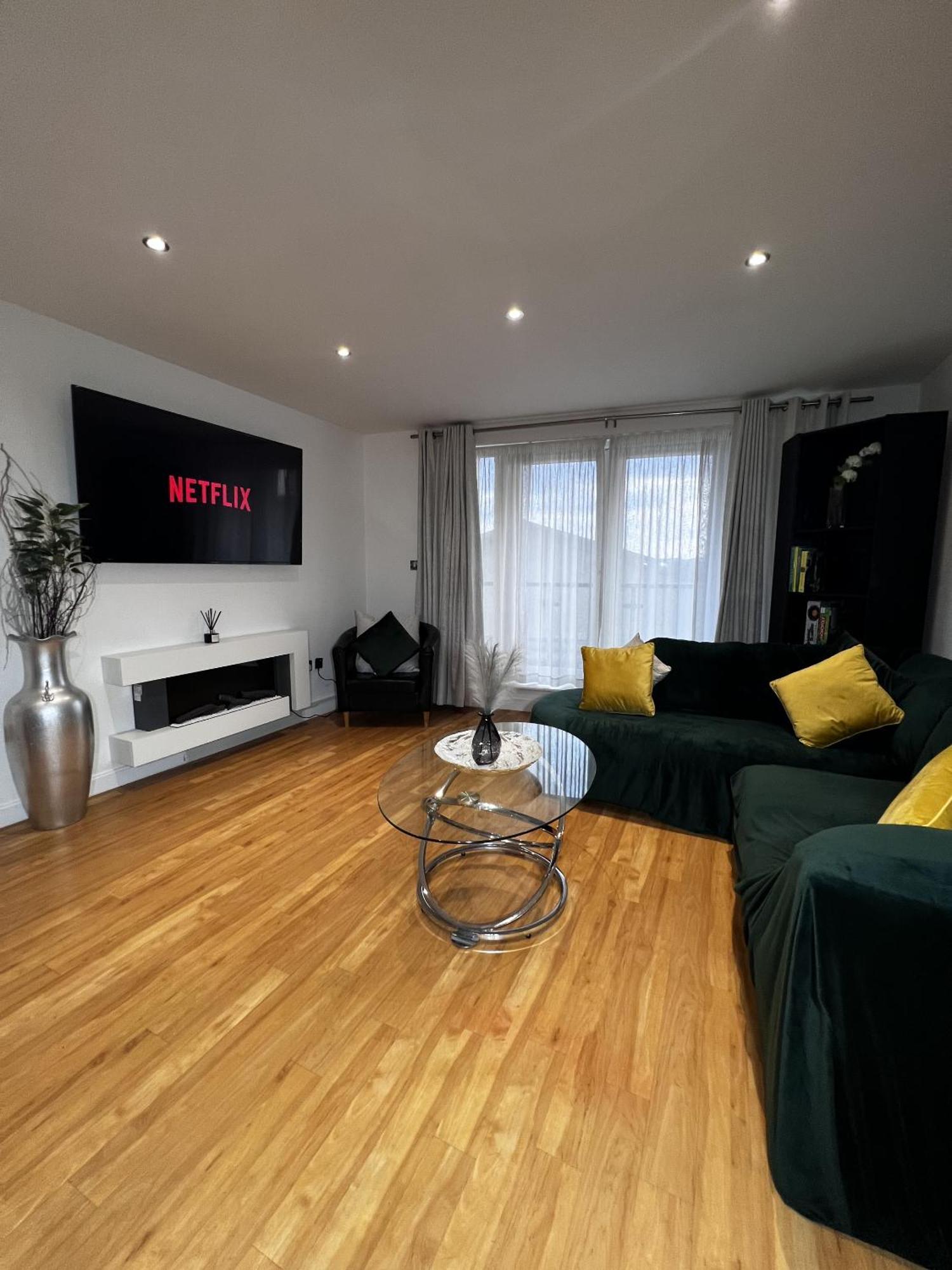 Emerald Apartment-2bed 2bath Bay,city Centre Cardiff