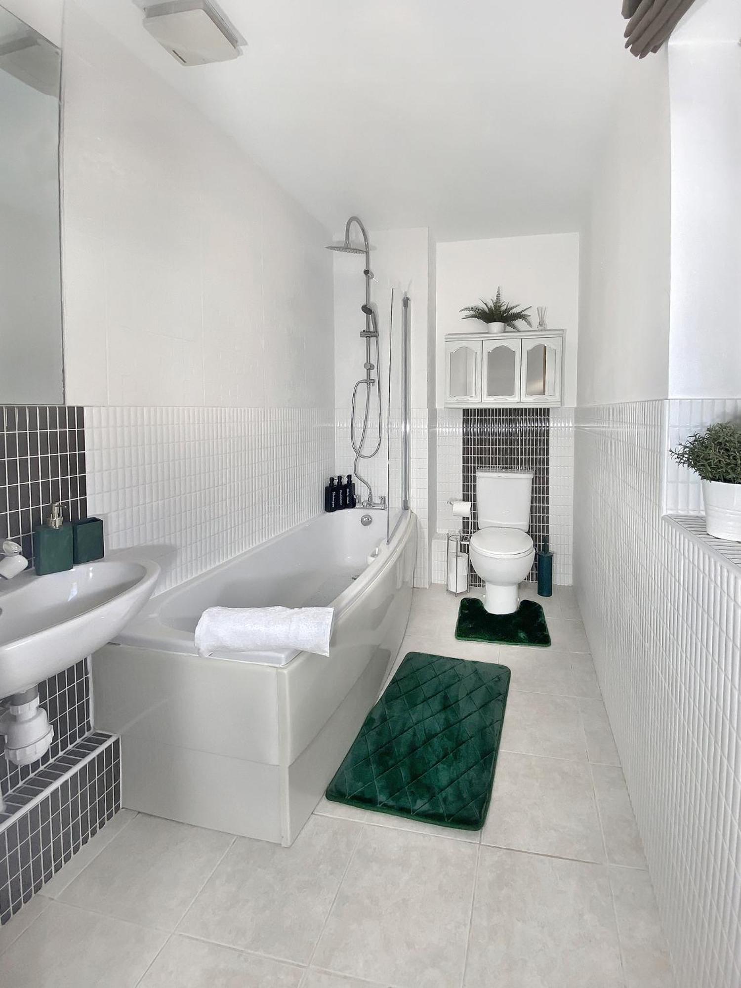 Emerald Apartment-2bed 2bath Bay,city Centre Cardiff