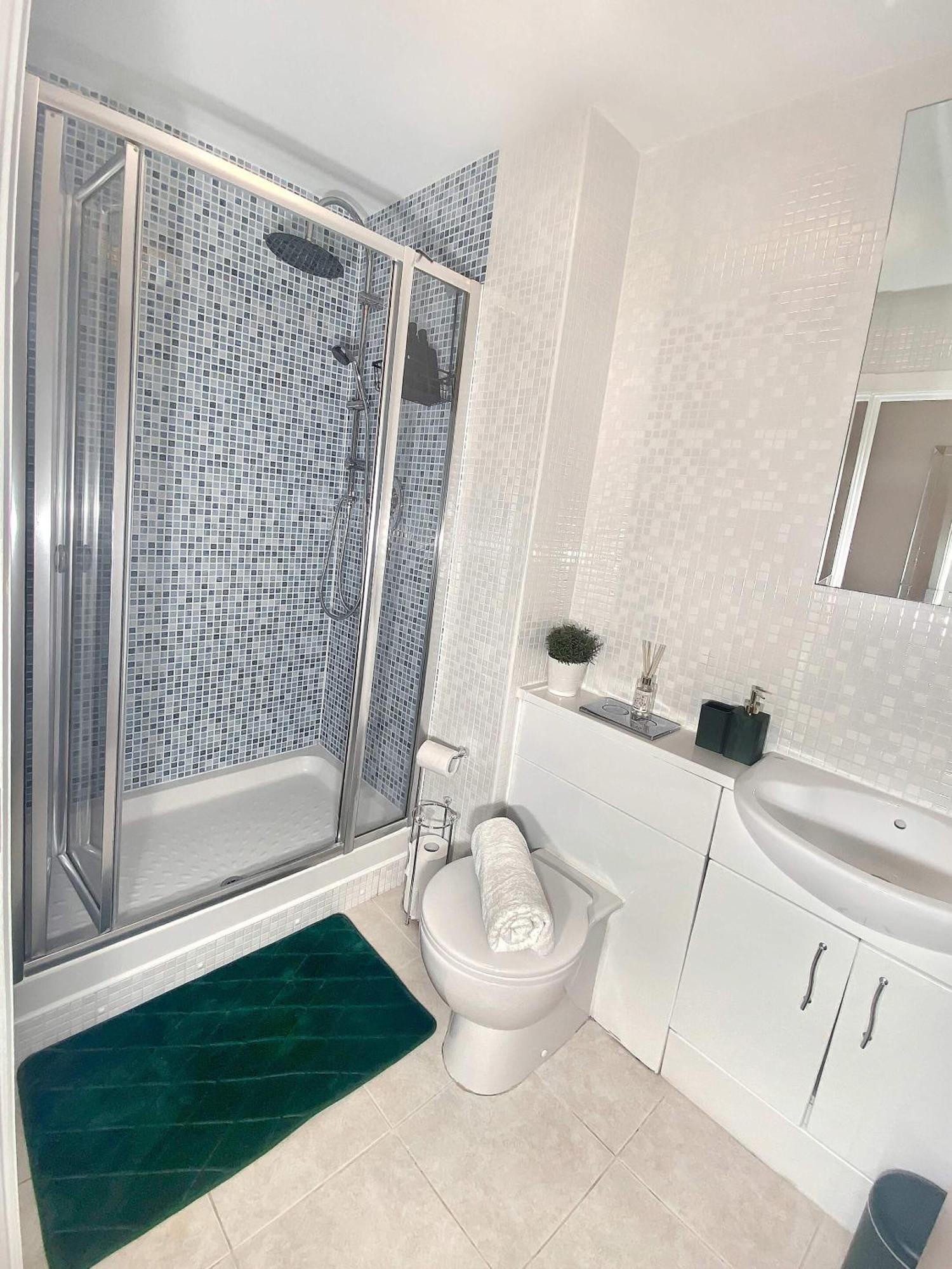 Emerald Apartment-2bed 2bath Bay,city Centre Apartment