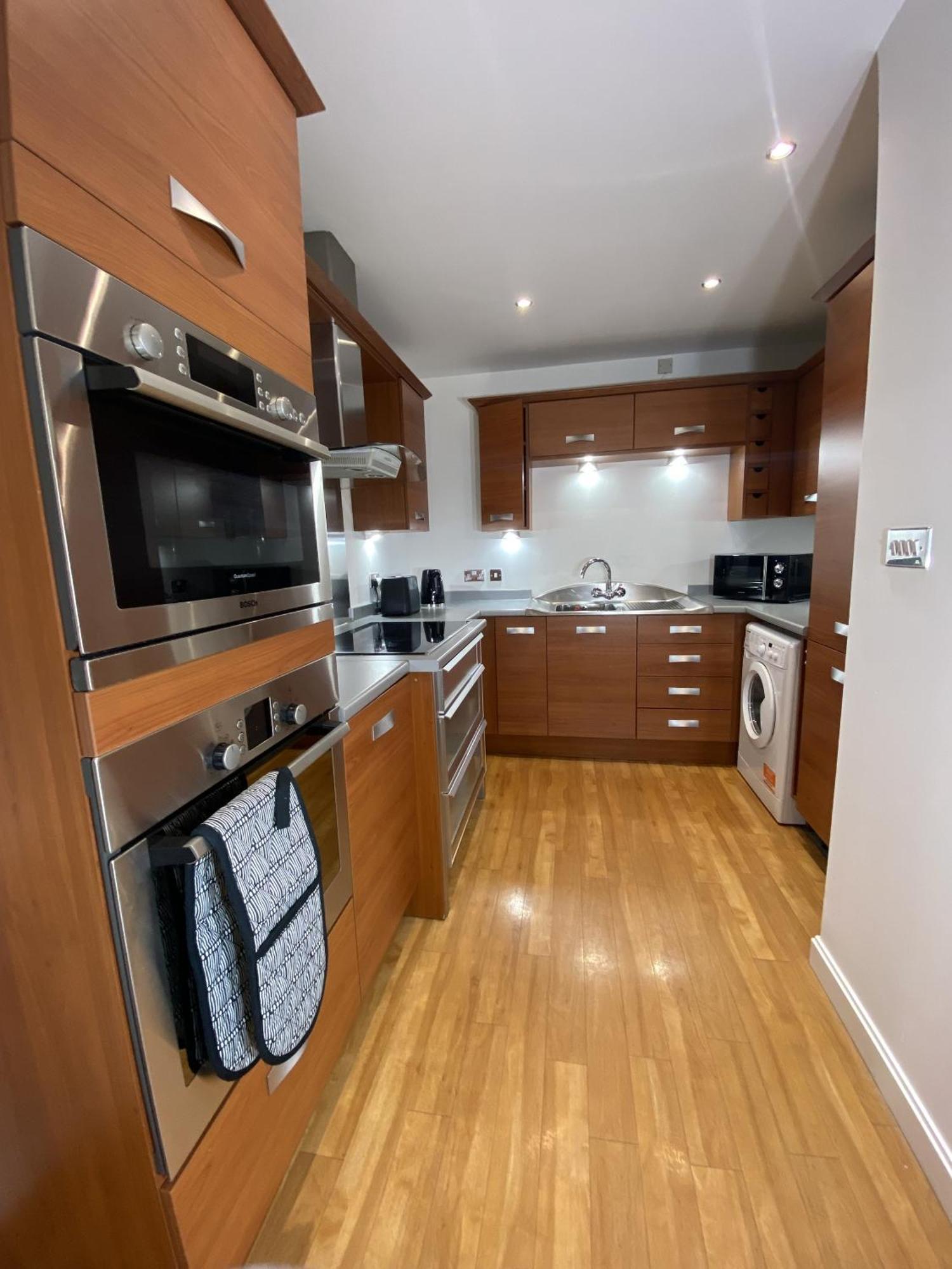 Apartment Emerald Apartment-2bed 2bath Bay,city Centre Cardiff