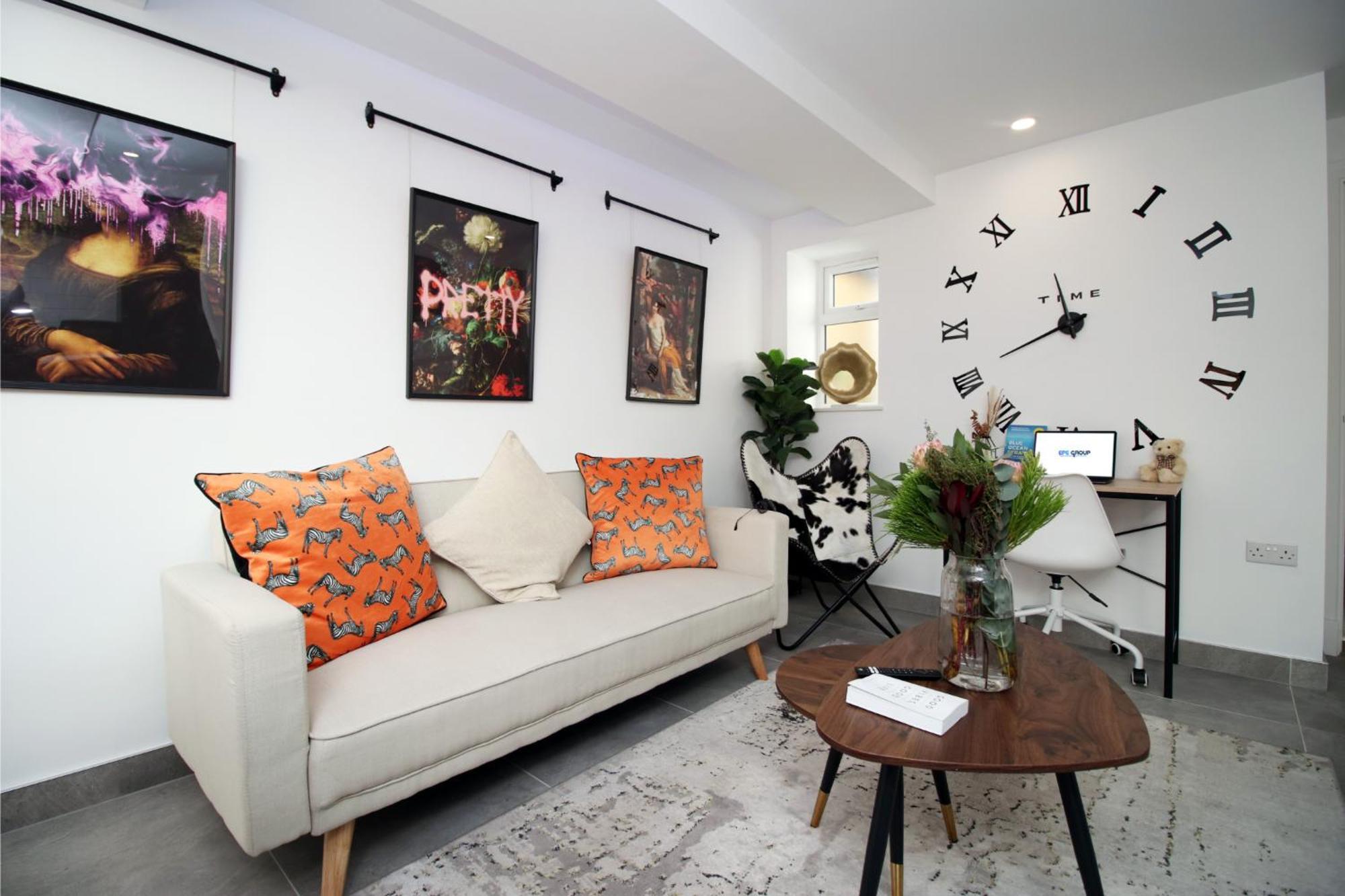 Apartment New Listing - Modern & Spacious Retreat With Private Courtyard Cardiff