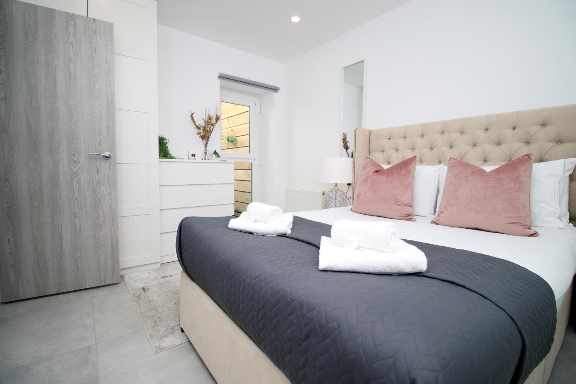 New Listing - Modern & Spacious Retreat With Private Courtyard Apartment *
