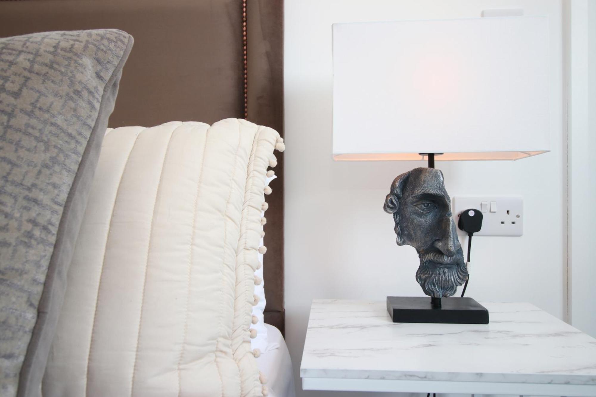 Apartment New Listing - Modern & Spacious Retreat With Private Courtyard