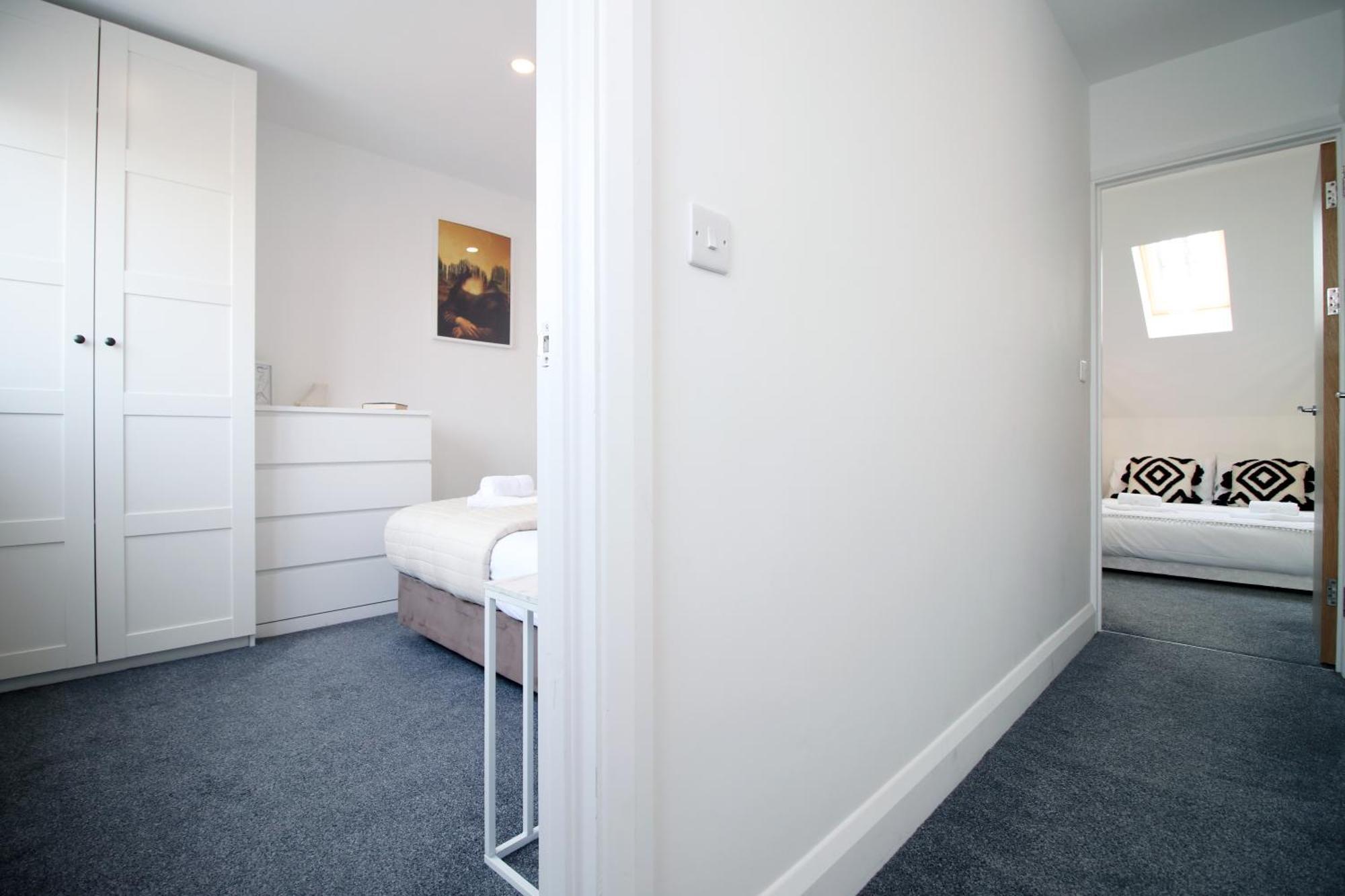 New Listing - Modern & Spacious Retreat With Private Courtyard Apartment Cardiff