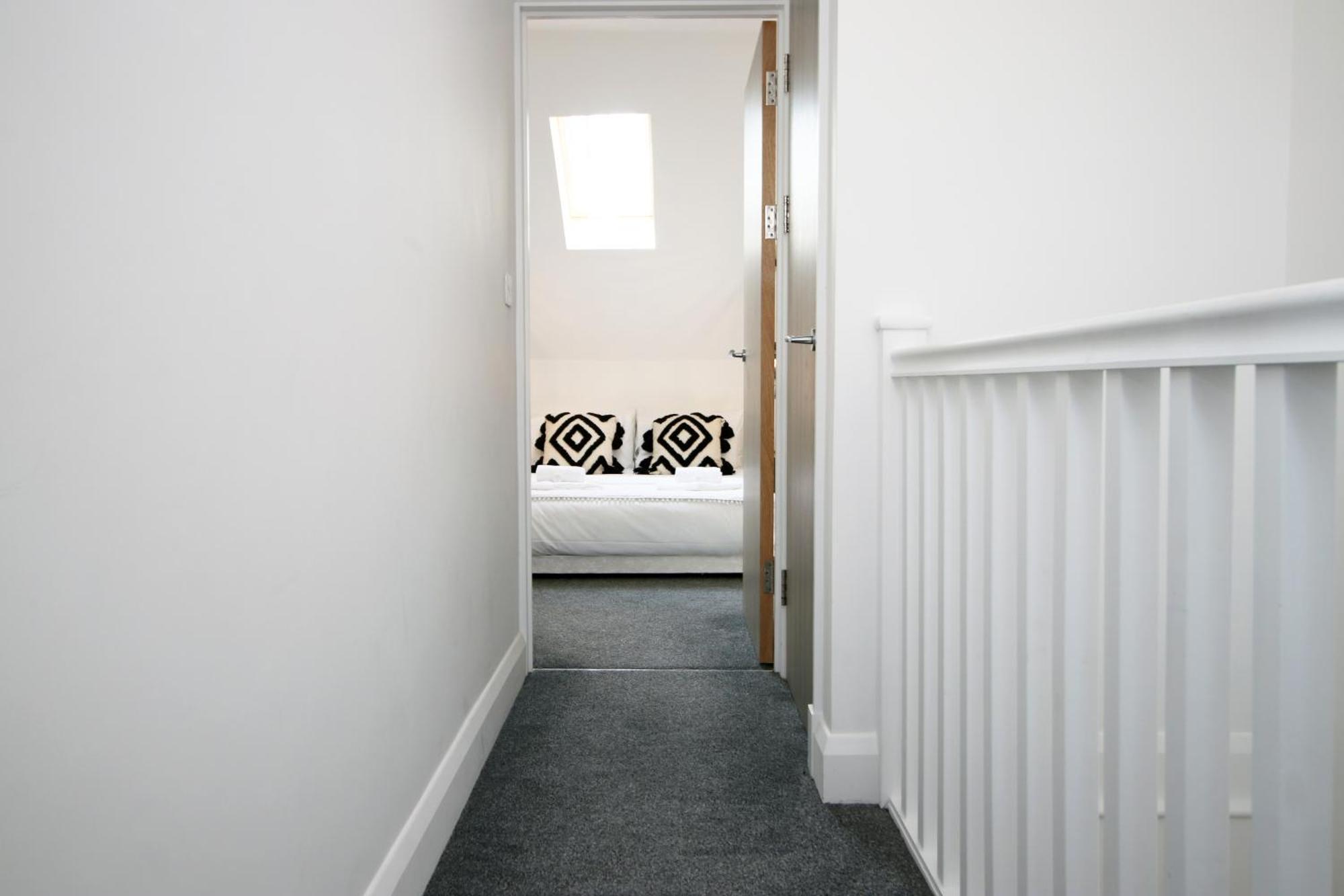 New Listing - Modern & Spacious Retreat With Private Courtyard Apartment *