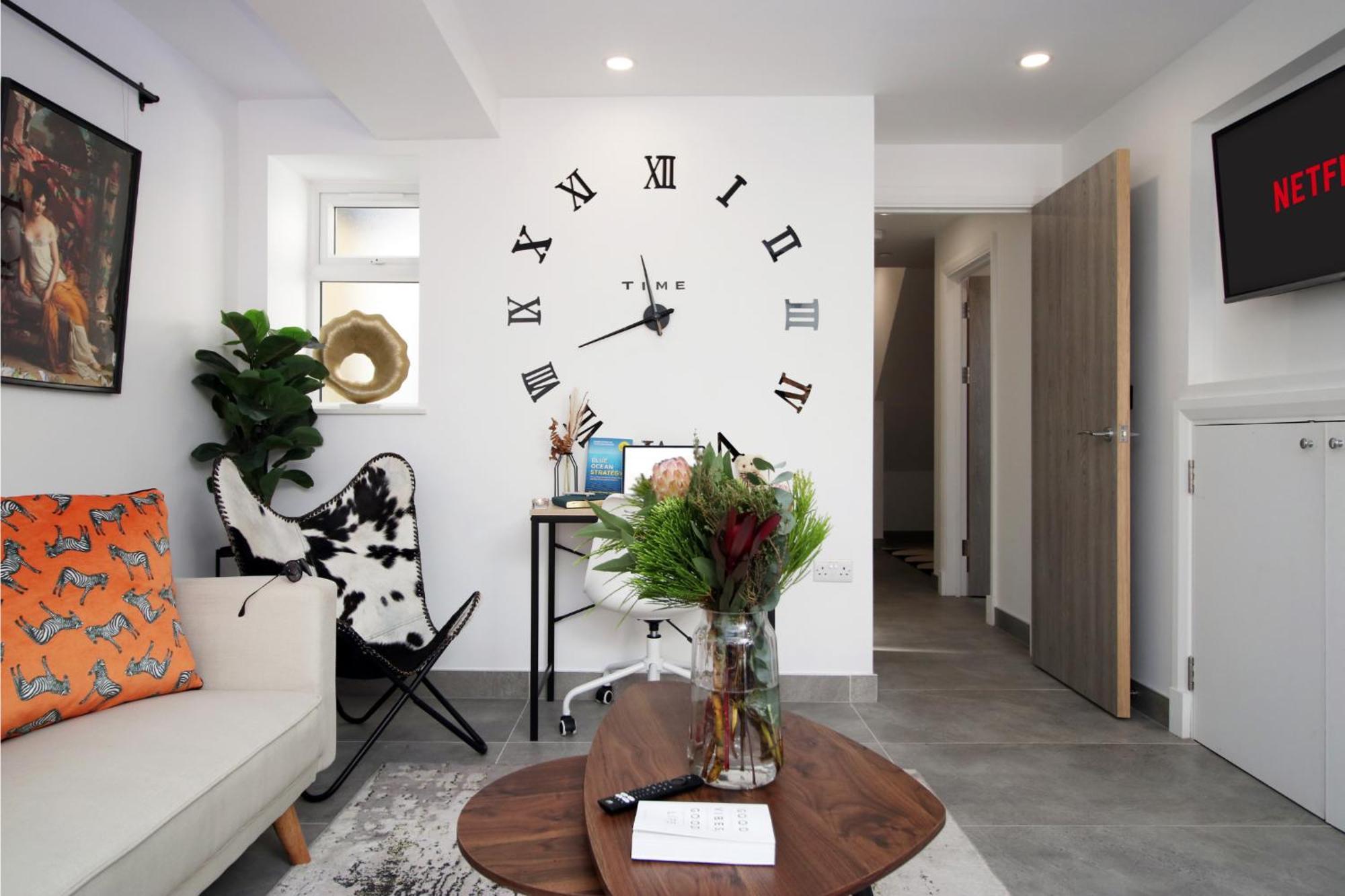New Listing - Modern & Spacious Retreat With Private Courtyard Apartment Cardiff