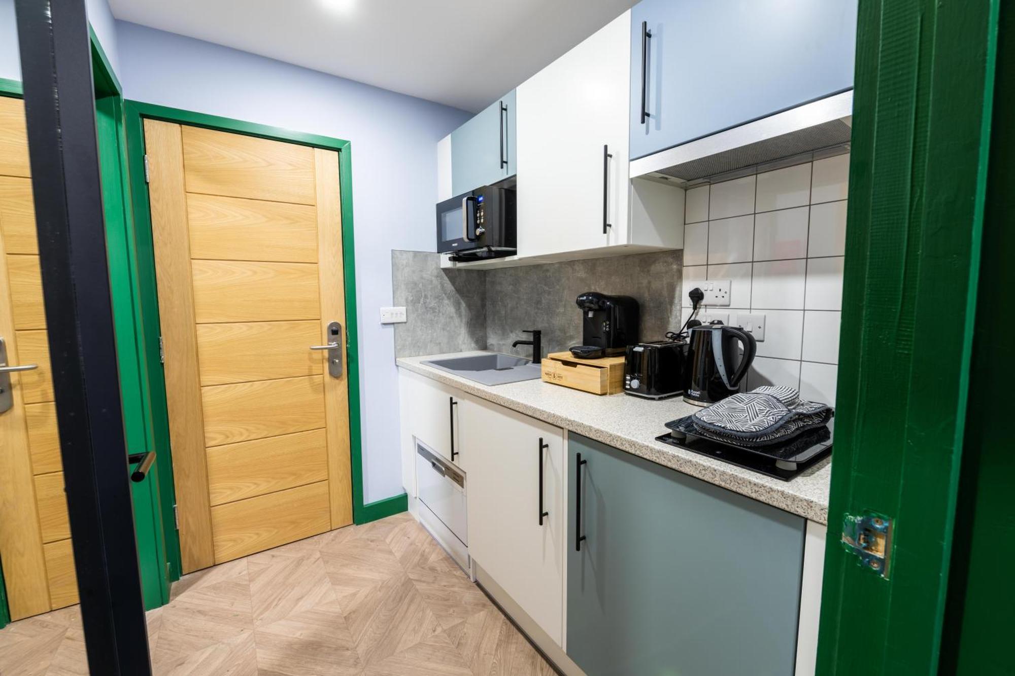Aaron Wise - 51 Fitzhamon Apartment Cardiff