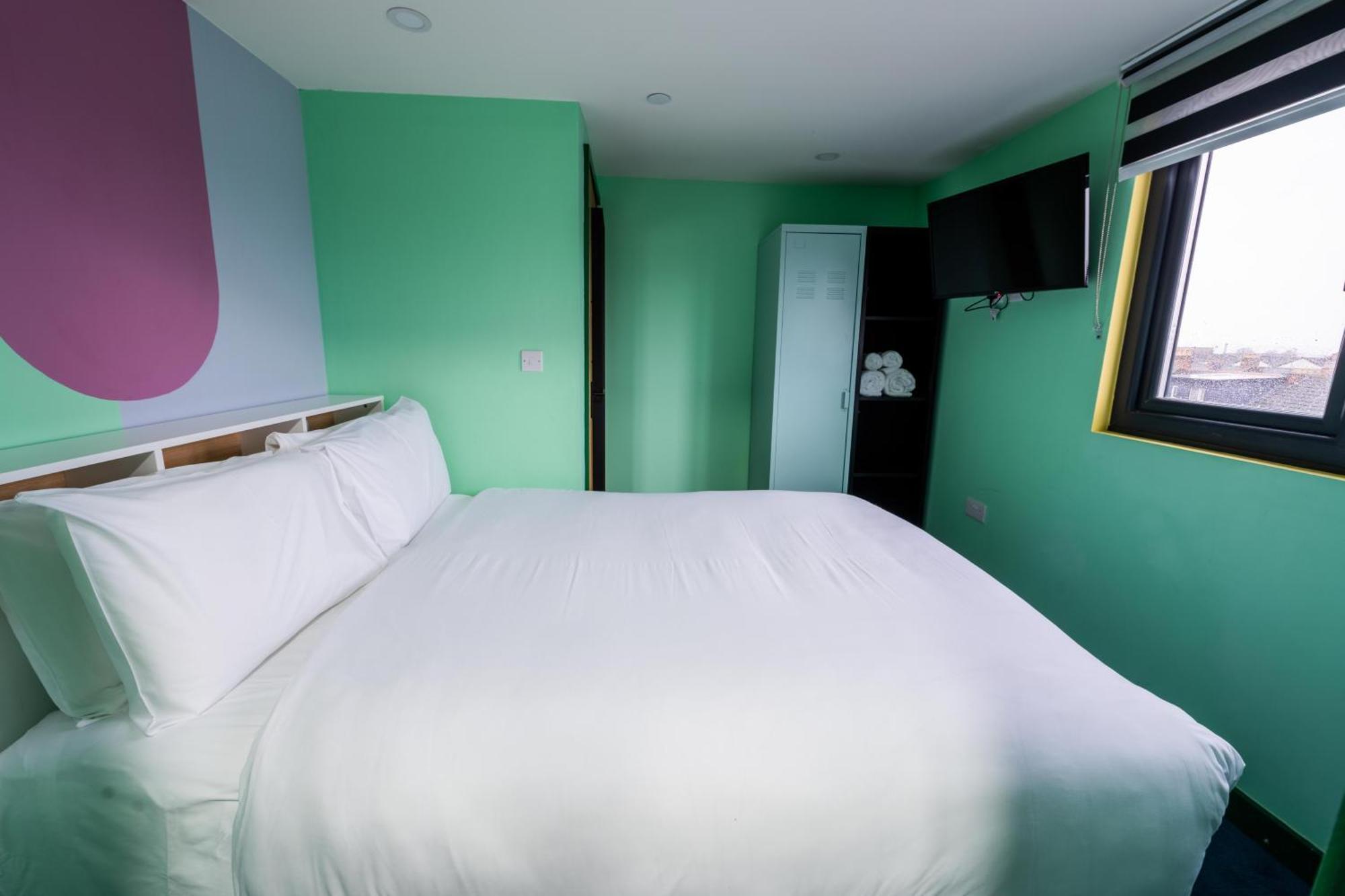 Aaron Wise - 51 Fitzhamon Apartment Cardiff