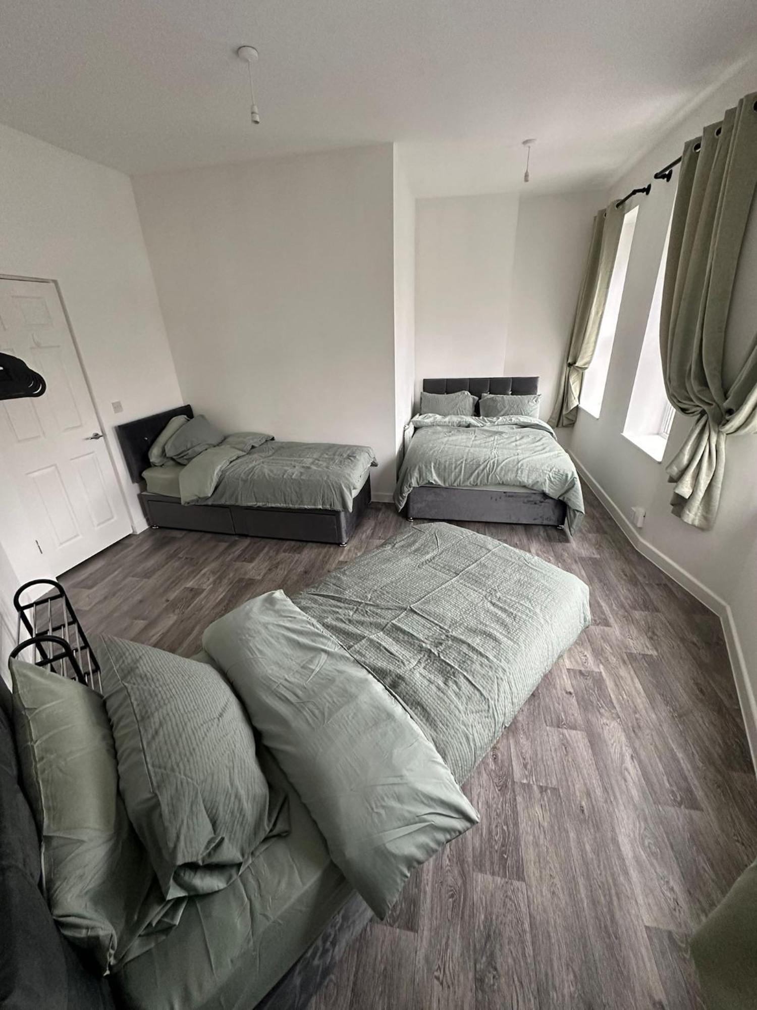Flat 3 Mins To Centre Sleeps Up To 6 Apartment *