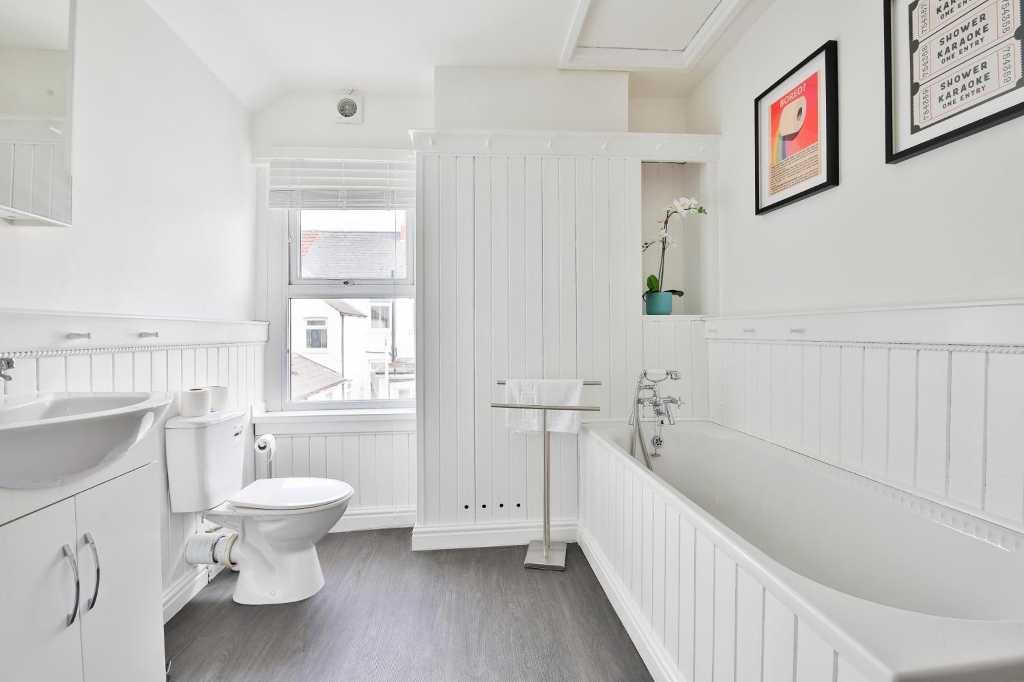 Holiday home Stunning Cardiff Bay House *