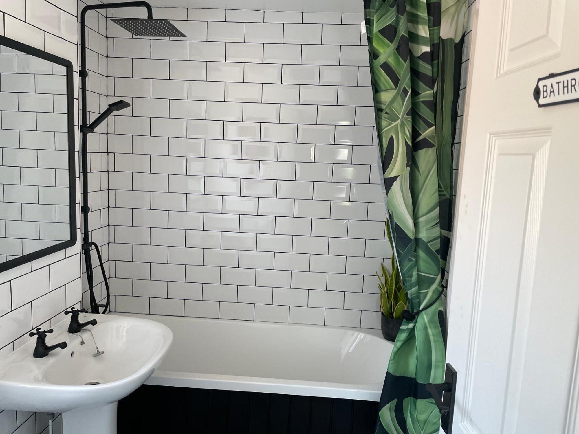 Homestay Cosy From With Private Bathroom - Free Parking