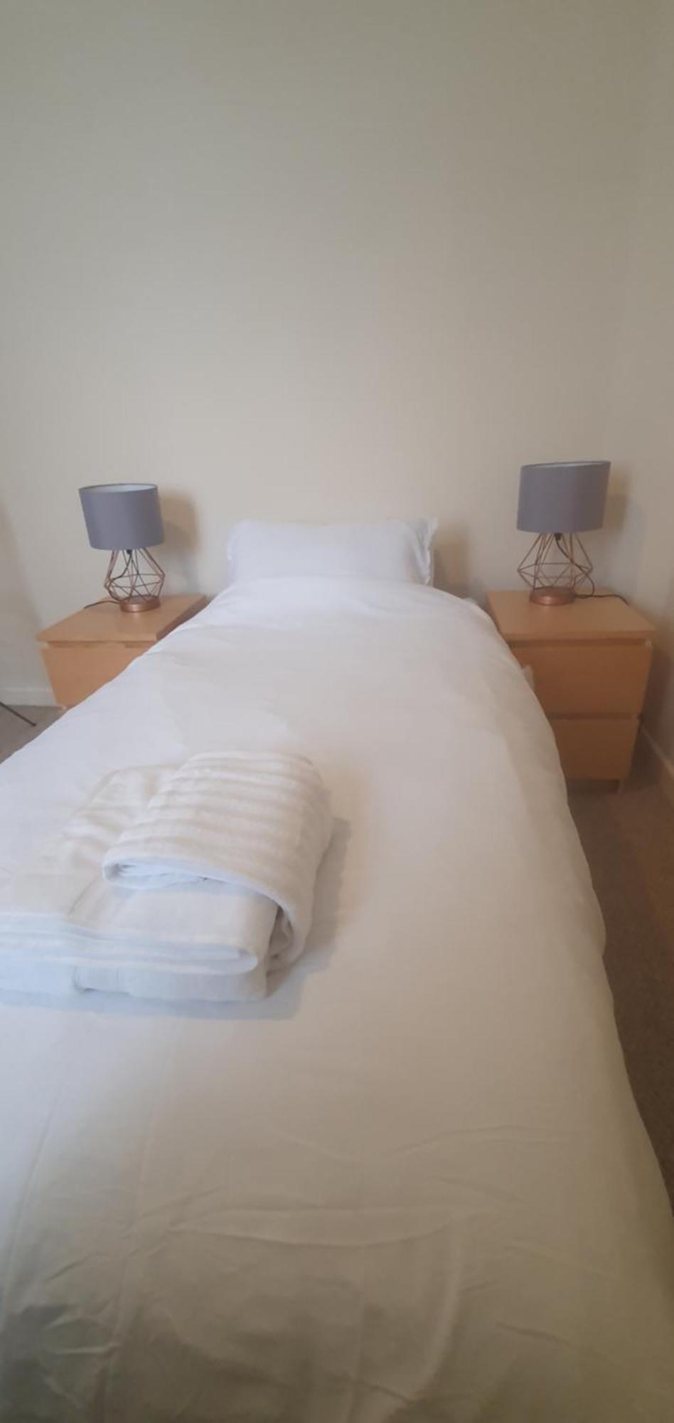 The Opal - 2 Bedroom With Wifi And On-street Parking - 10 Mins From City Centre & City Stadium Apartment *