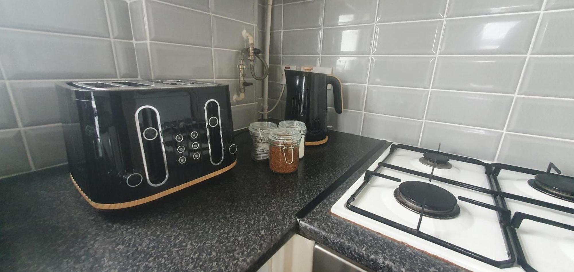 The Opal - 2 Bedroom With Wifi And On-street Parking - 10 Mins From City Centre & City Stadium Apartment Cardiff