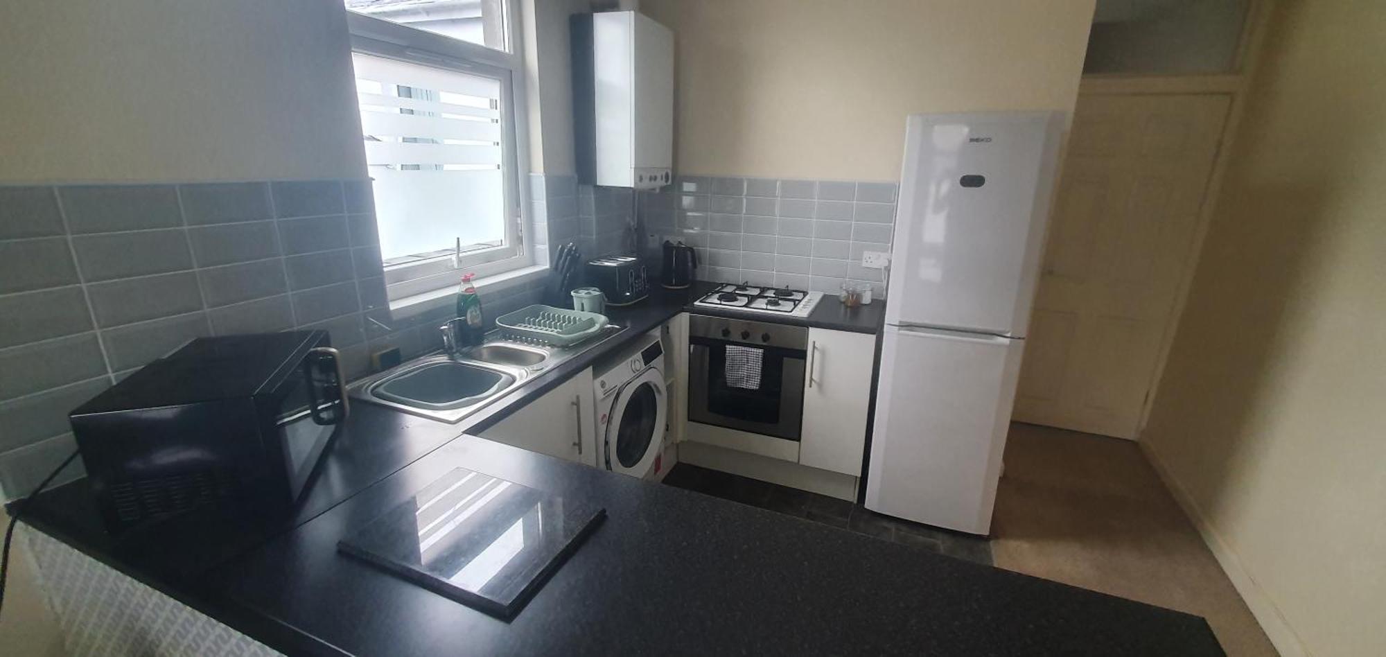 The Opal - 2 Bedroom With Wifi And On-street Parking - 10 Mins From City Centre & City Stadium Apartment *