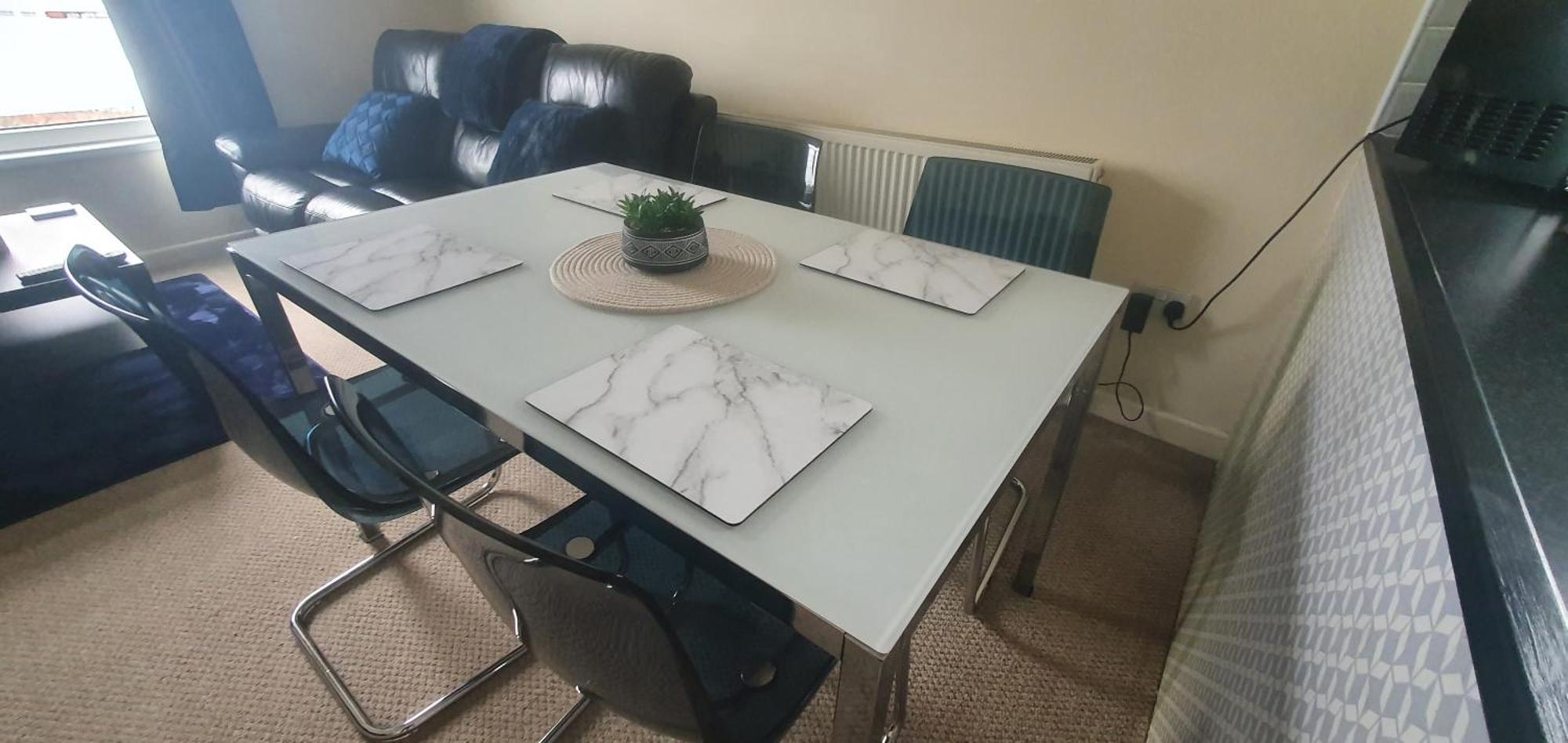 Apartment The Opal - 2 Bedroom With Wifi And On-street Parking - 10 Mins From City Centre & City Stadium