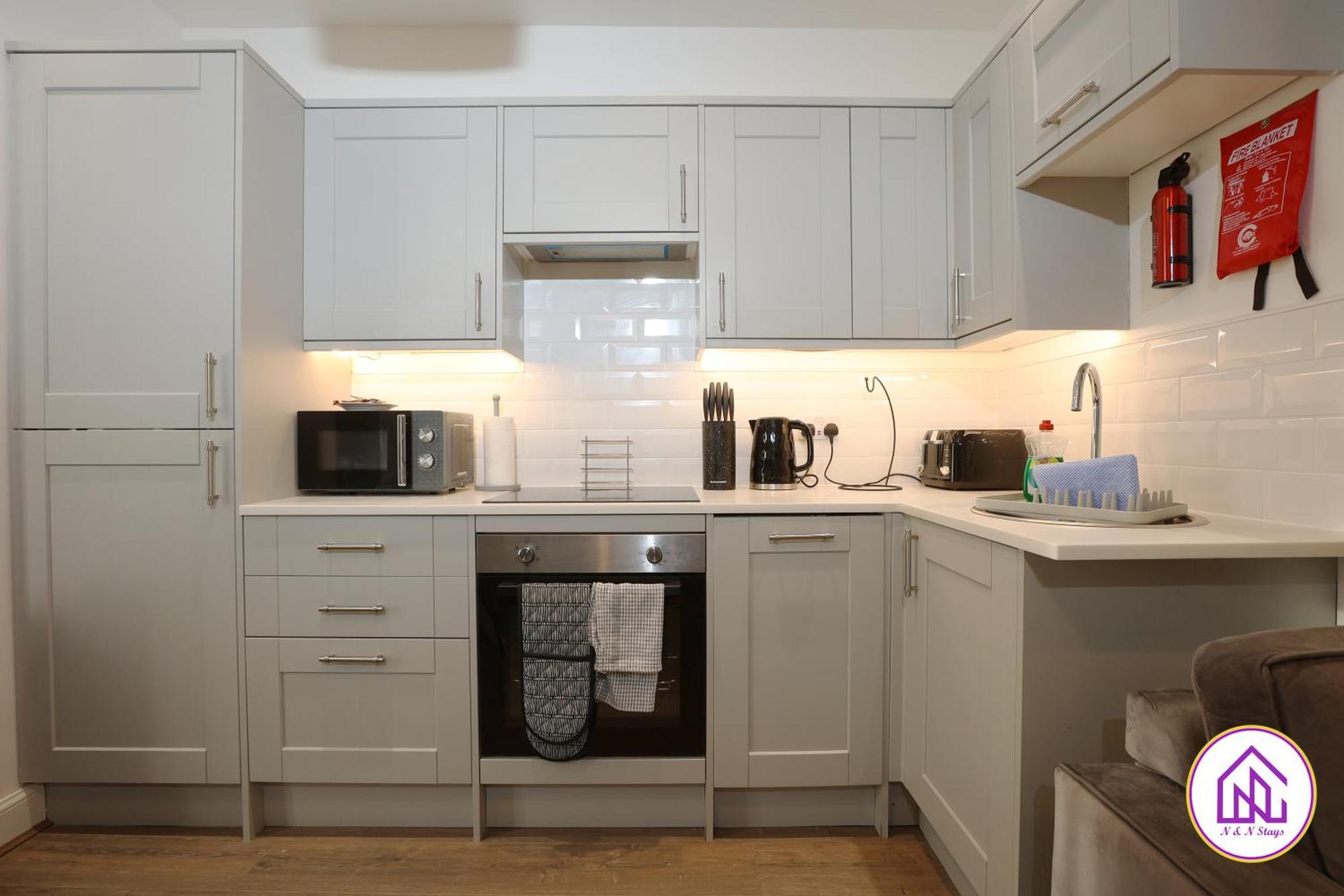 North Road - Perfectly Placed, Close To Town & Castle With Private Parking *