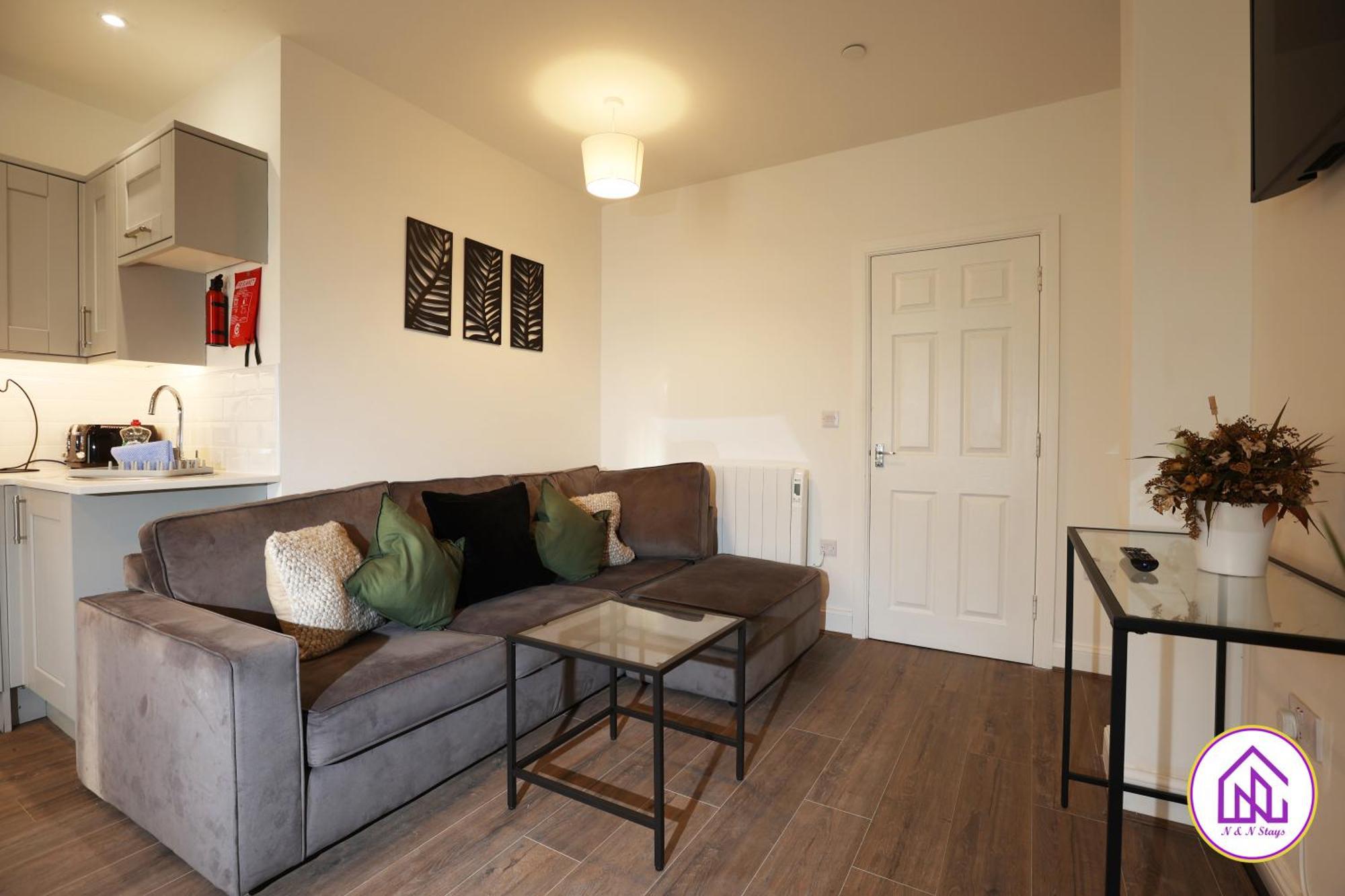 North Road - Perfectly Placed, Close To Town & Castle With Private Parking Apartment
