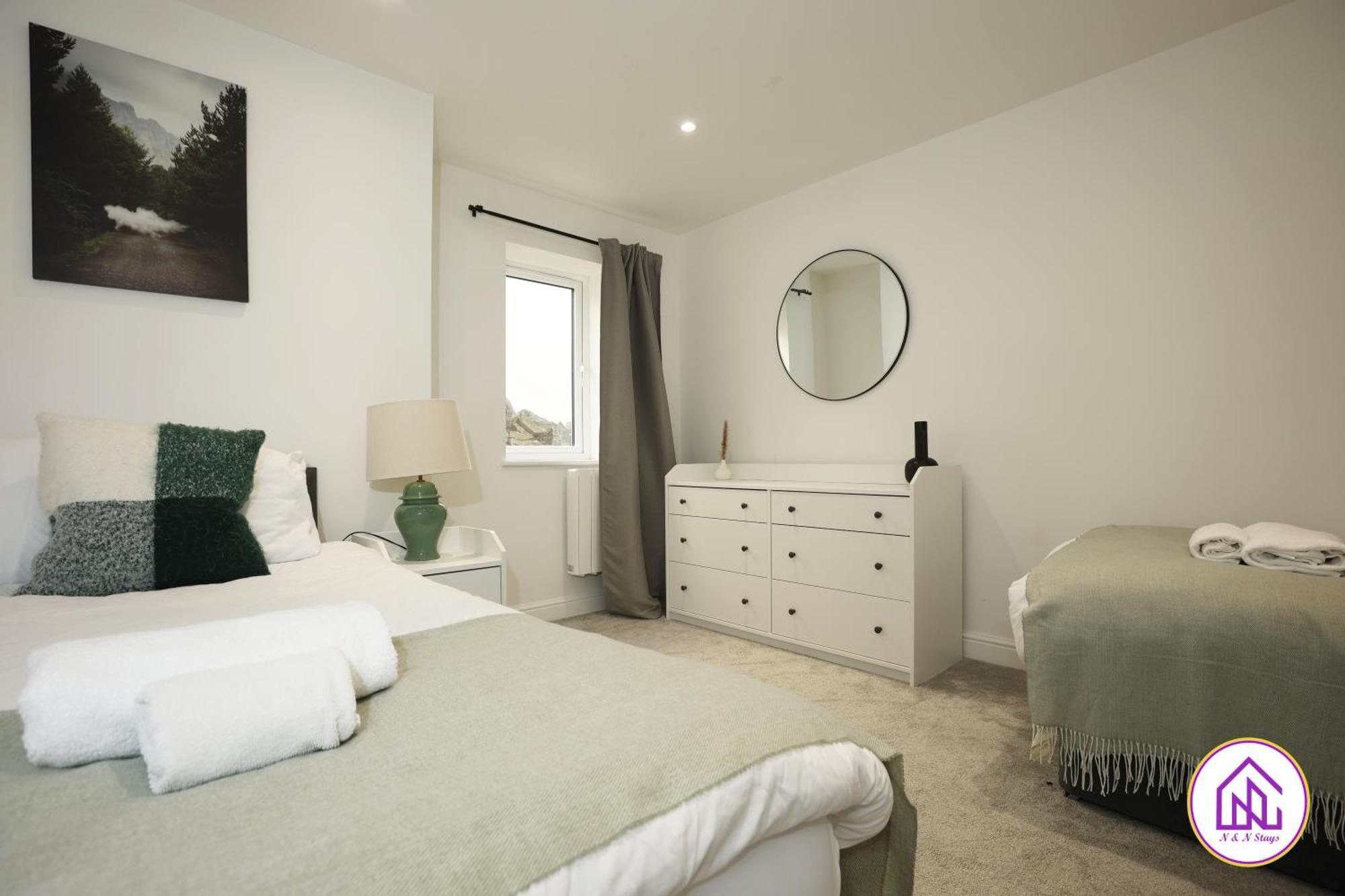 North Road - Perfectly Placed, Close To Town & Castle With Private Parking *