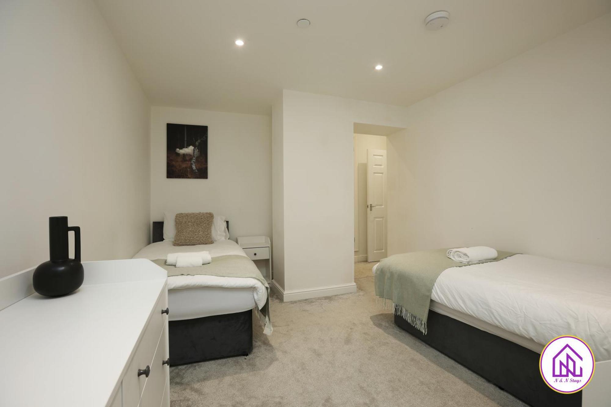 North Road - Perfectly Placed, Close To Town & Castle With Private Parking Cardiff