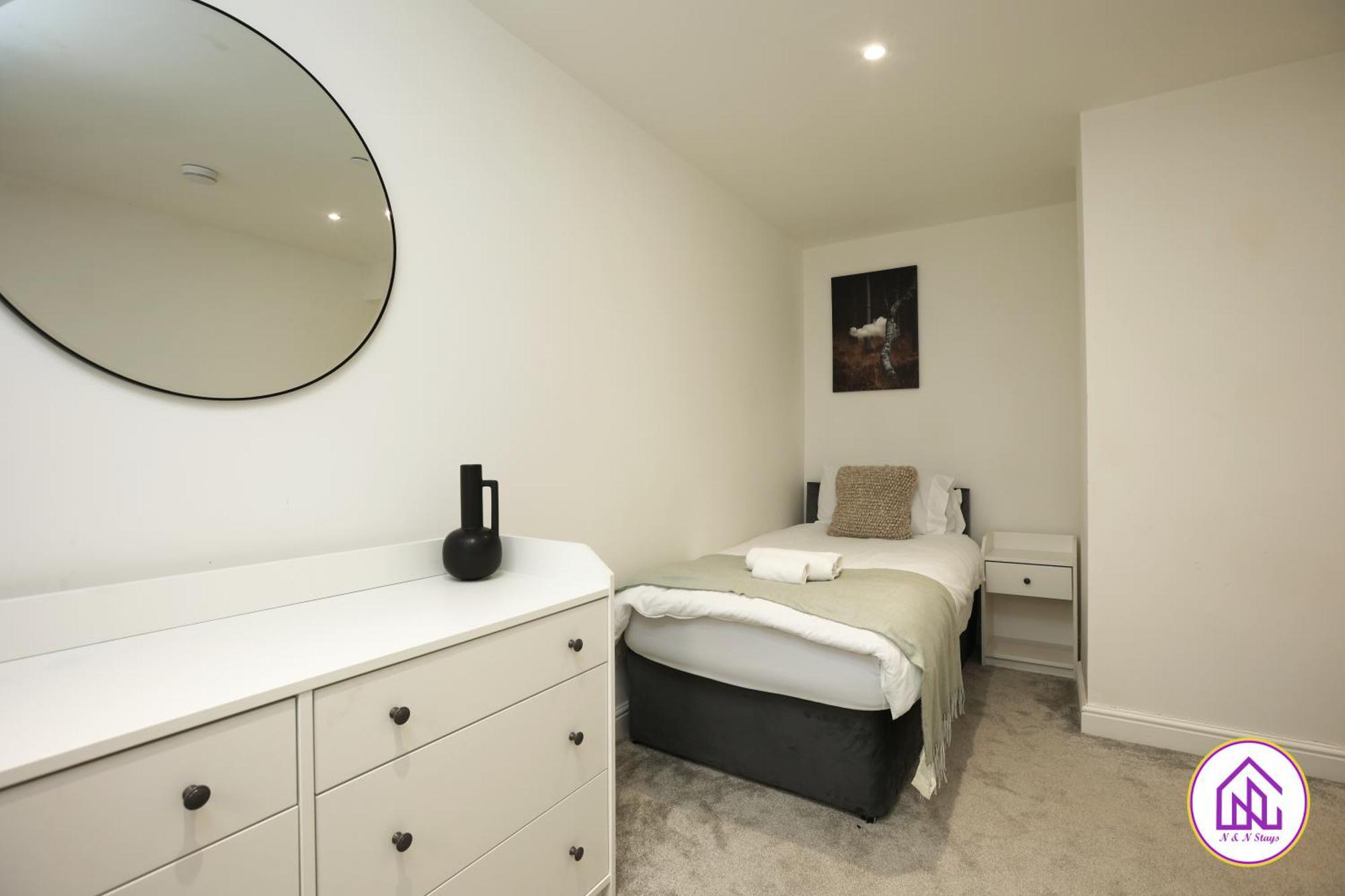 North Road - Perfectly Placed, Close To Town & Castle With Private Parking * Cardiff