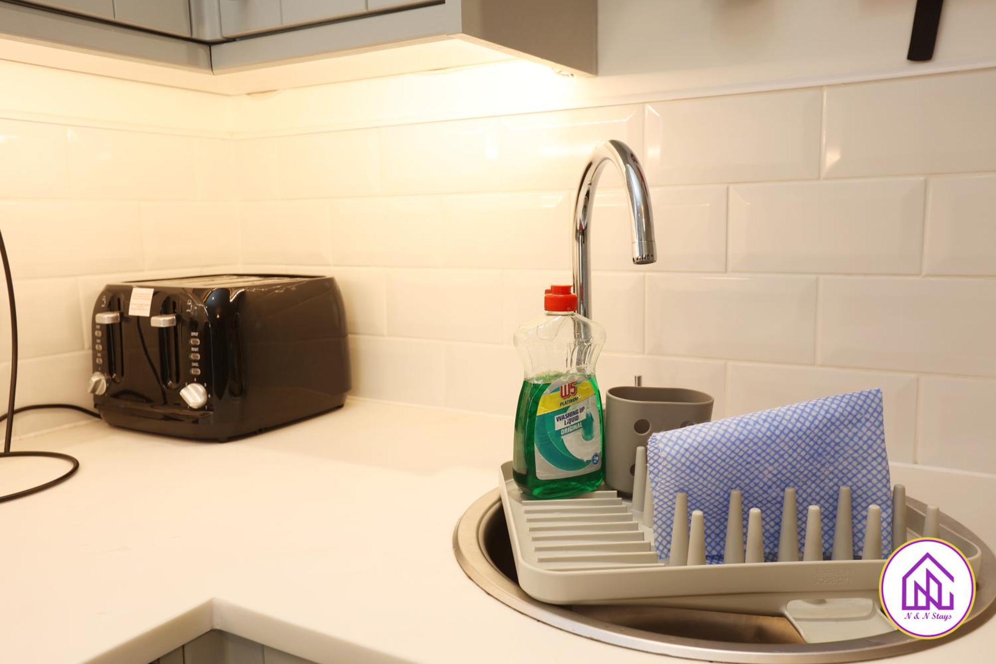 North Road - Perfectly Placed, Close To Town & Castle With Private Parking Apartment *