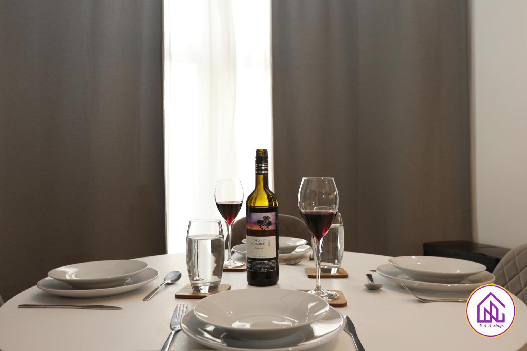 North Road - Perfectly Placed, Close To Town & Castle With Private Parking Apartment *