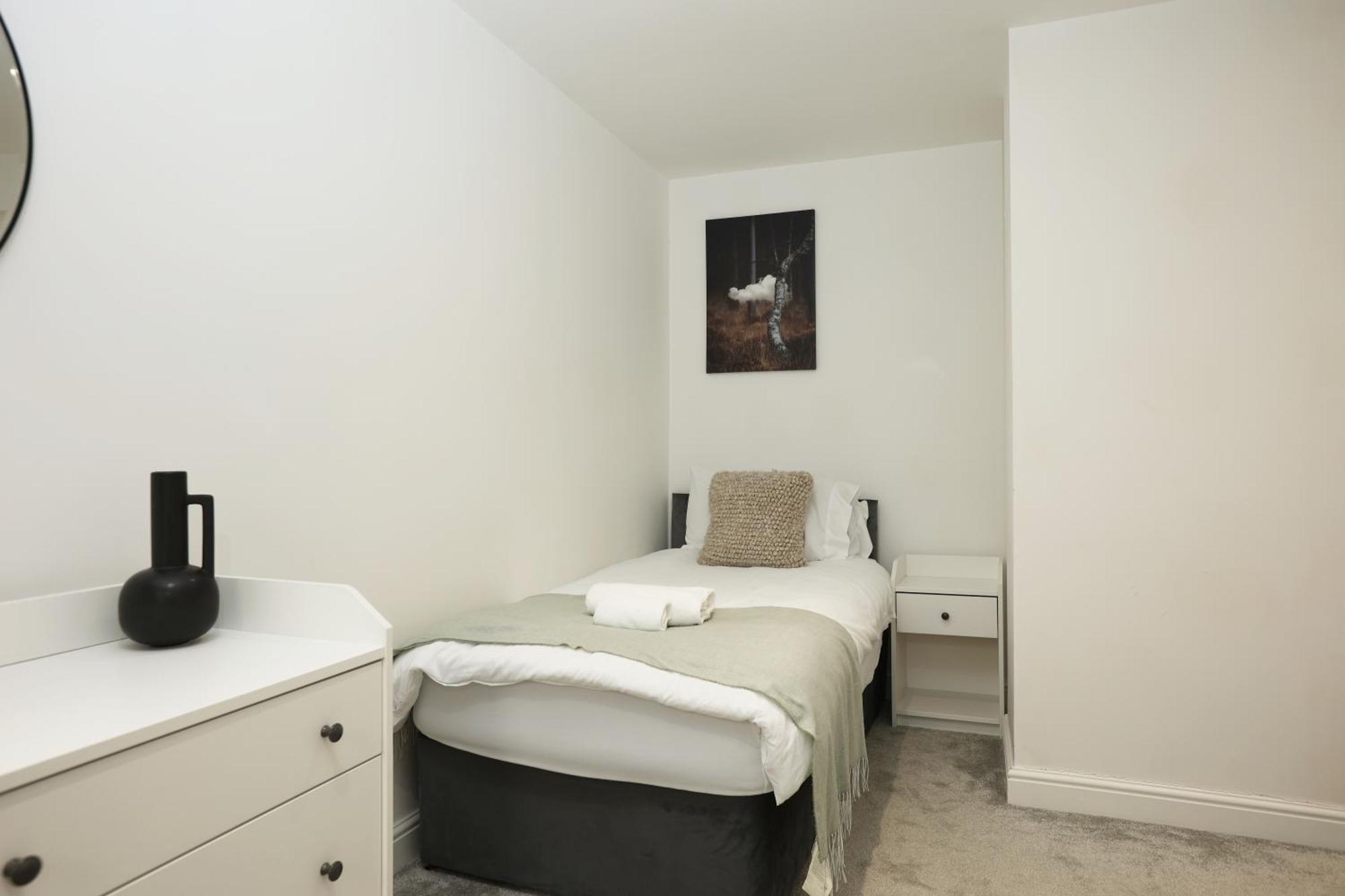 North Road - Perfectly Placed, Close To Town & Castle With Private Parking Apartment Cardiff
