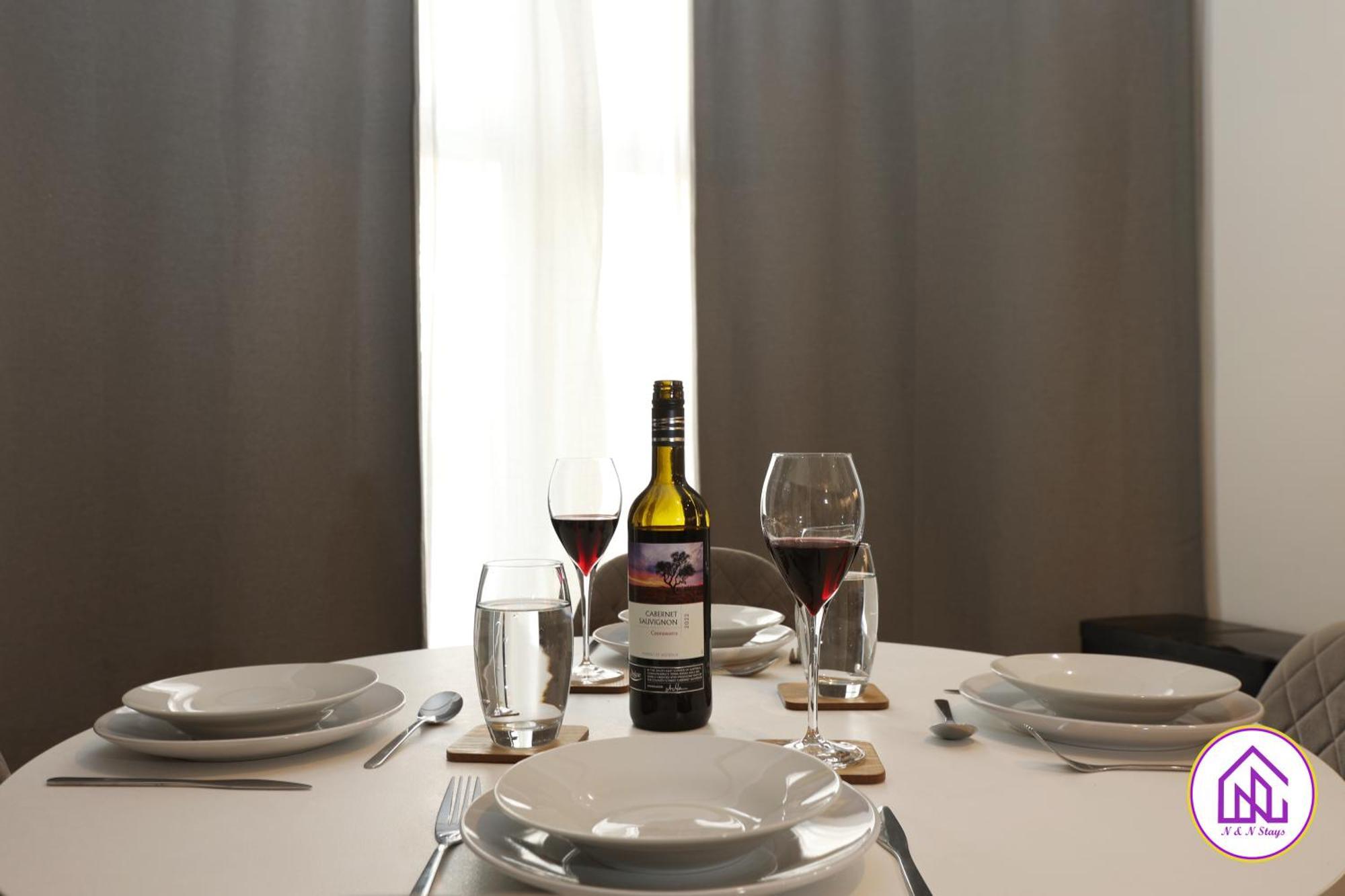 North Road - Perfectly Placed, Close To Town & Castle With Private Parking