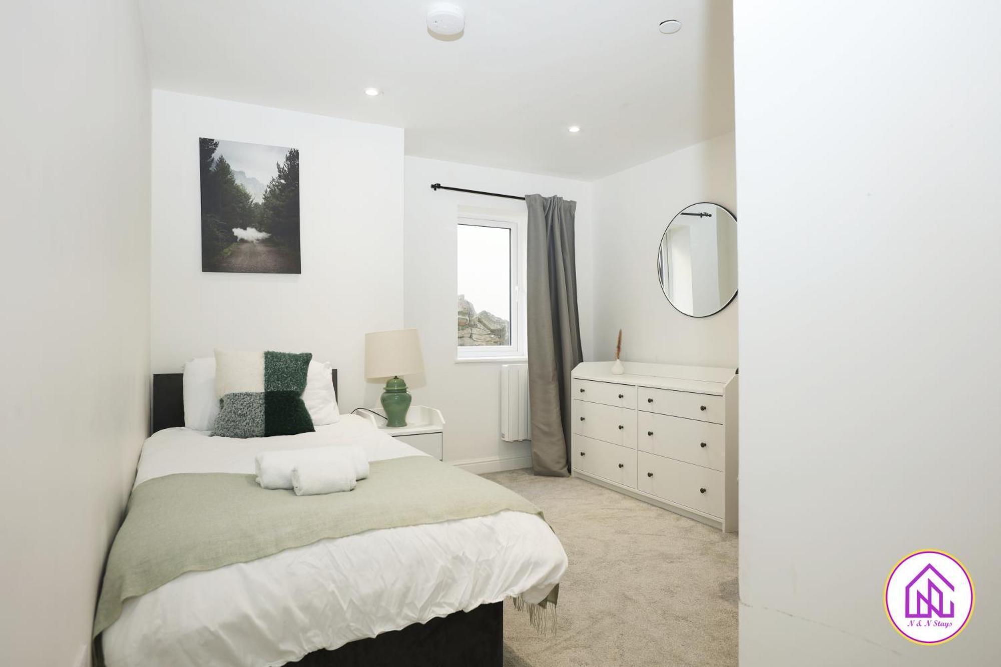 North Road - Perfectly Placed, Close To Town & Castle With Private Parking Apartment *