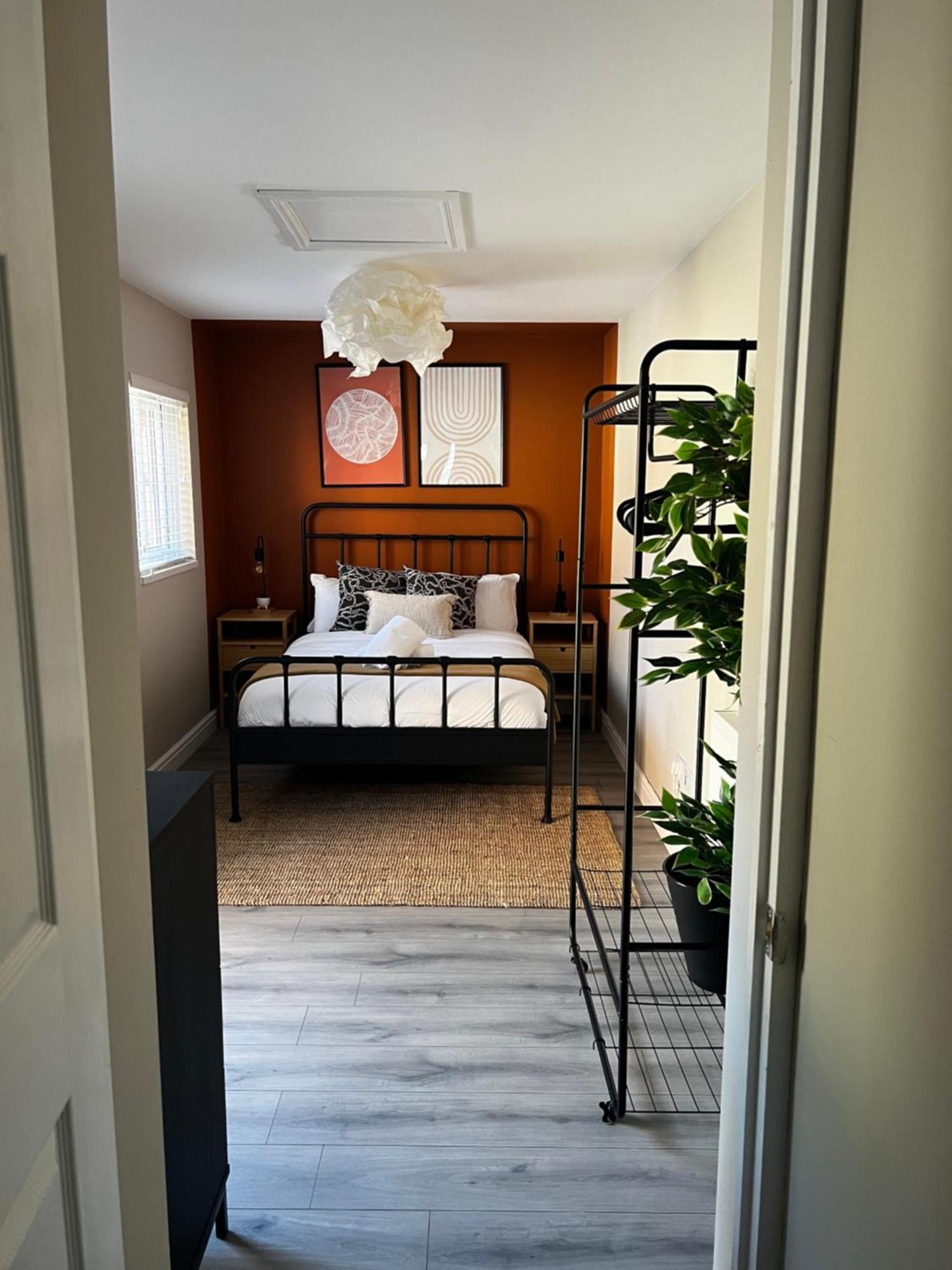 Irene By Koya Homes - 2-bedroom Bungalow, Centre & Free Parking Holiday home Cardiff