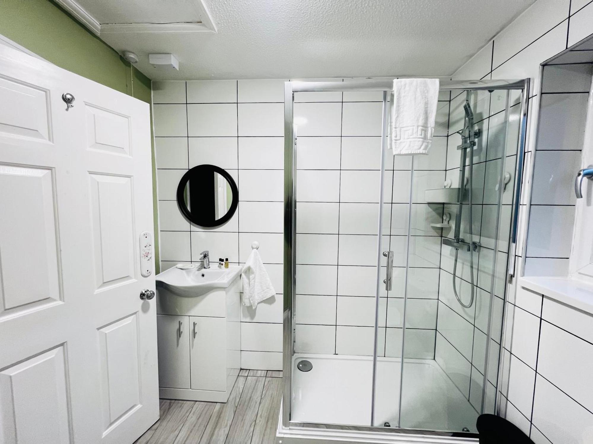 Irene By Koya Homes - 2-bedroom Bungalow, Centre & Free Parking