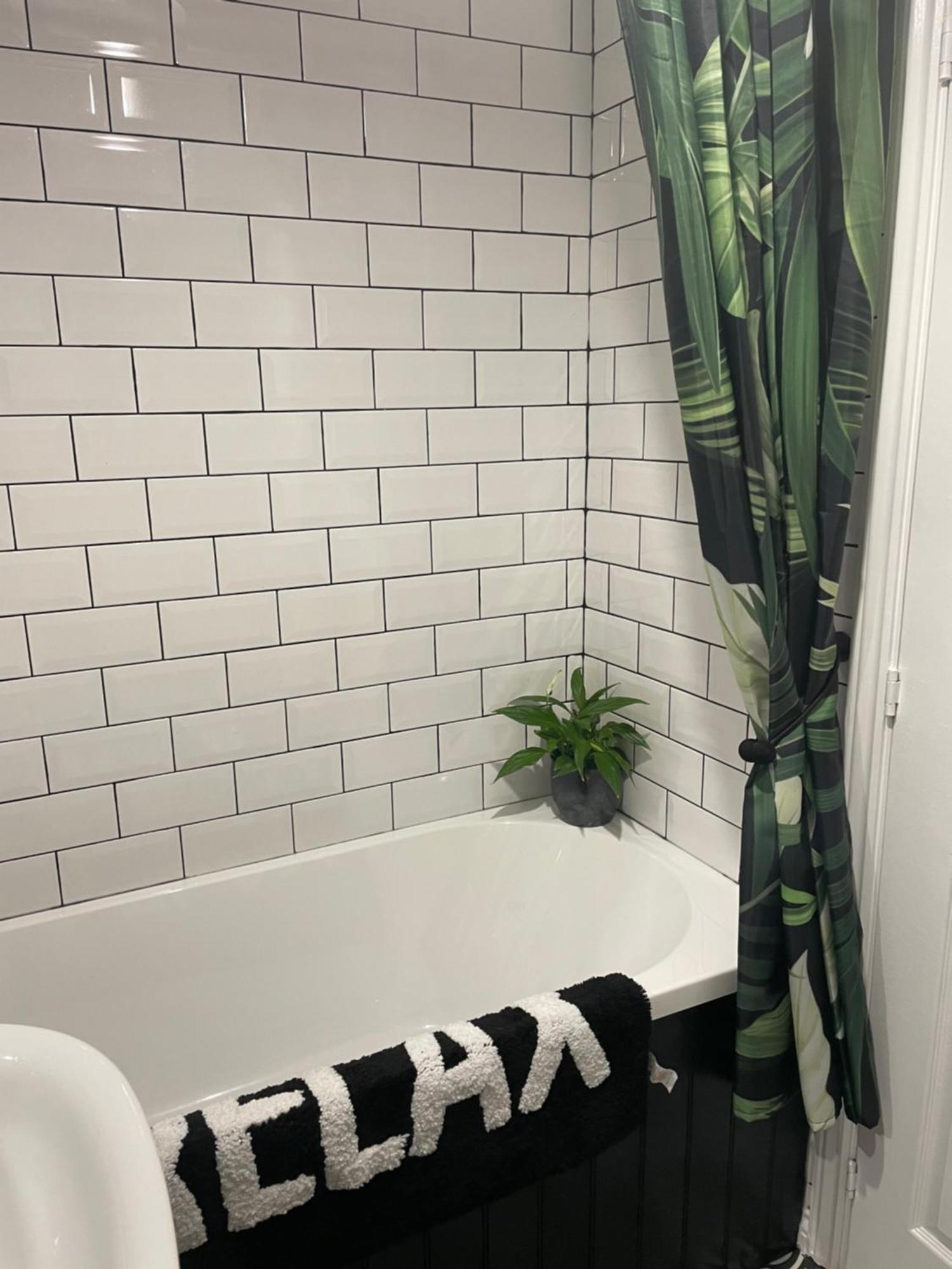 Cosy From With Private Bathroom - Free Parking *