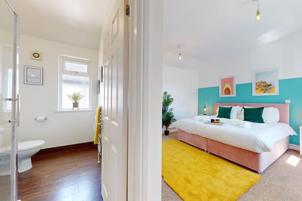 Apartment Centre - 2 Bed Apartment- Free Parking & Netflix *